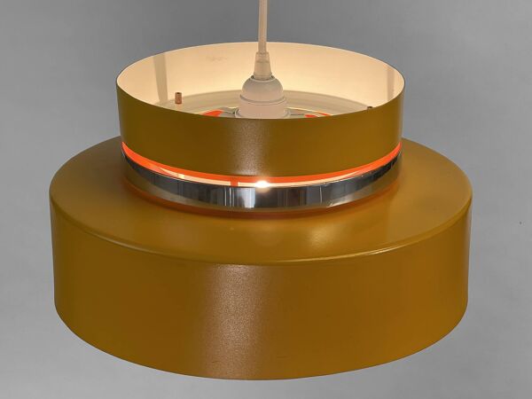 Suspension jaune foncé par Carl Thore pour Granhaga. Suède années 1970