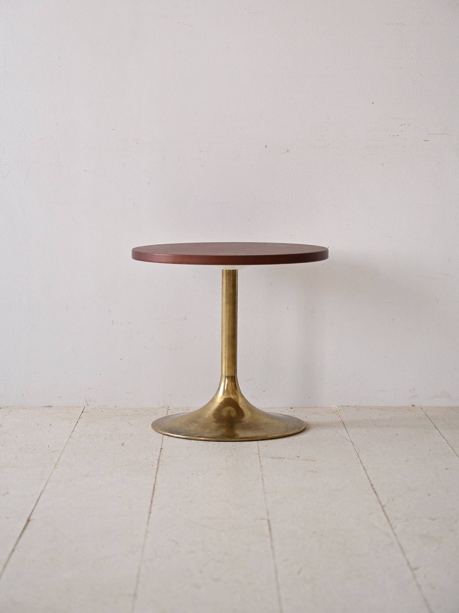 Table basse ronde vintage en cuir et métal