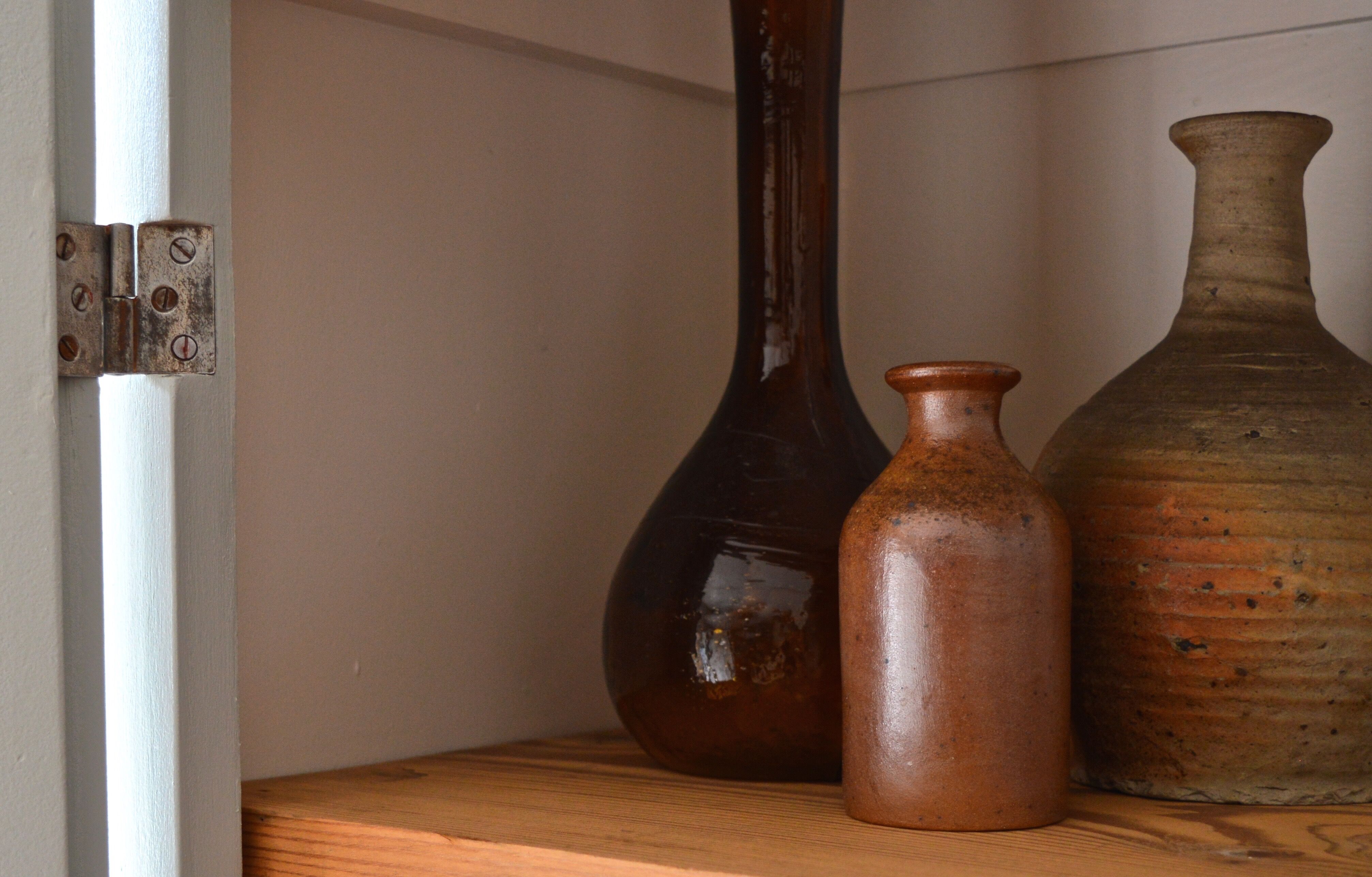 Asymmetrical cabinet