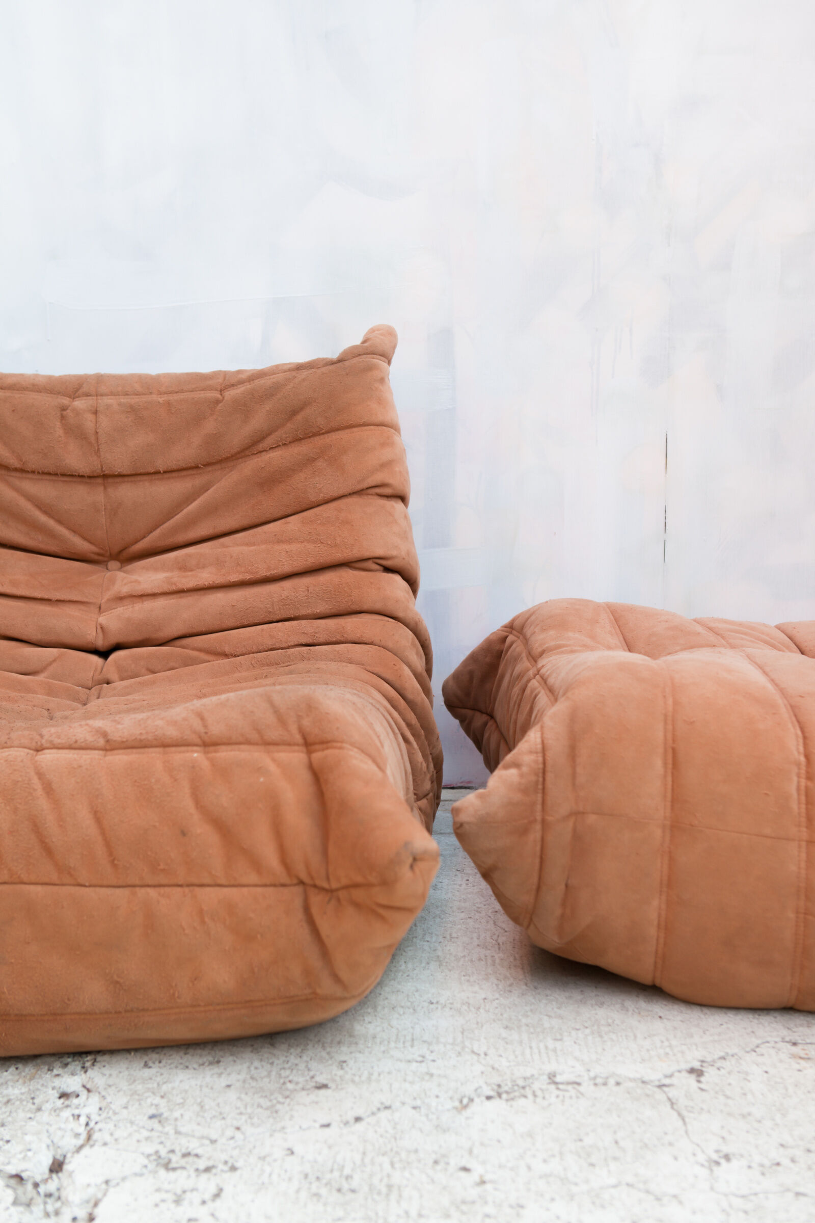 Toggle armchair and pouf set