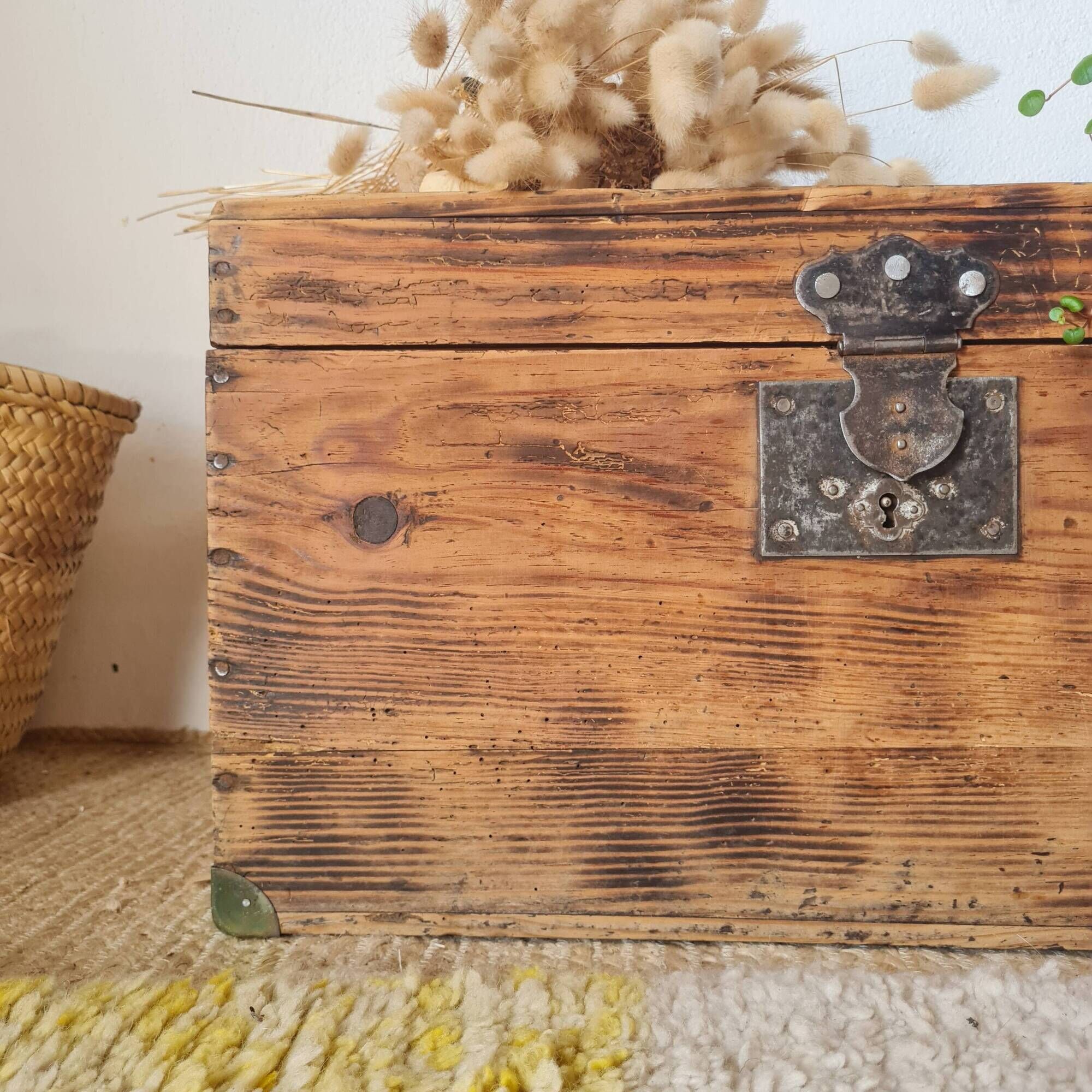 Old solid wood storage trunk – Raw Patina