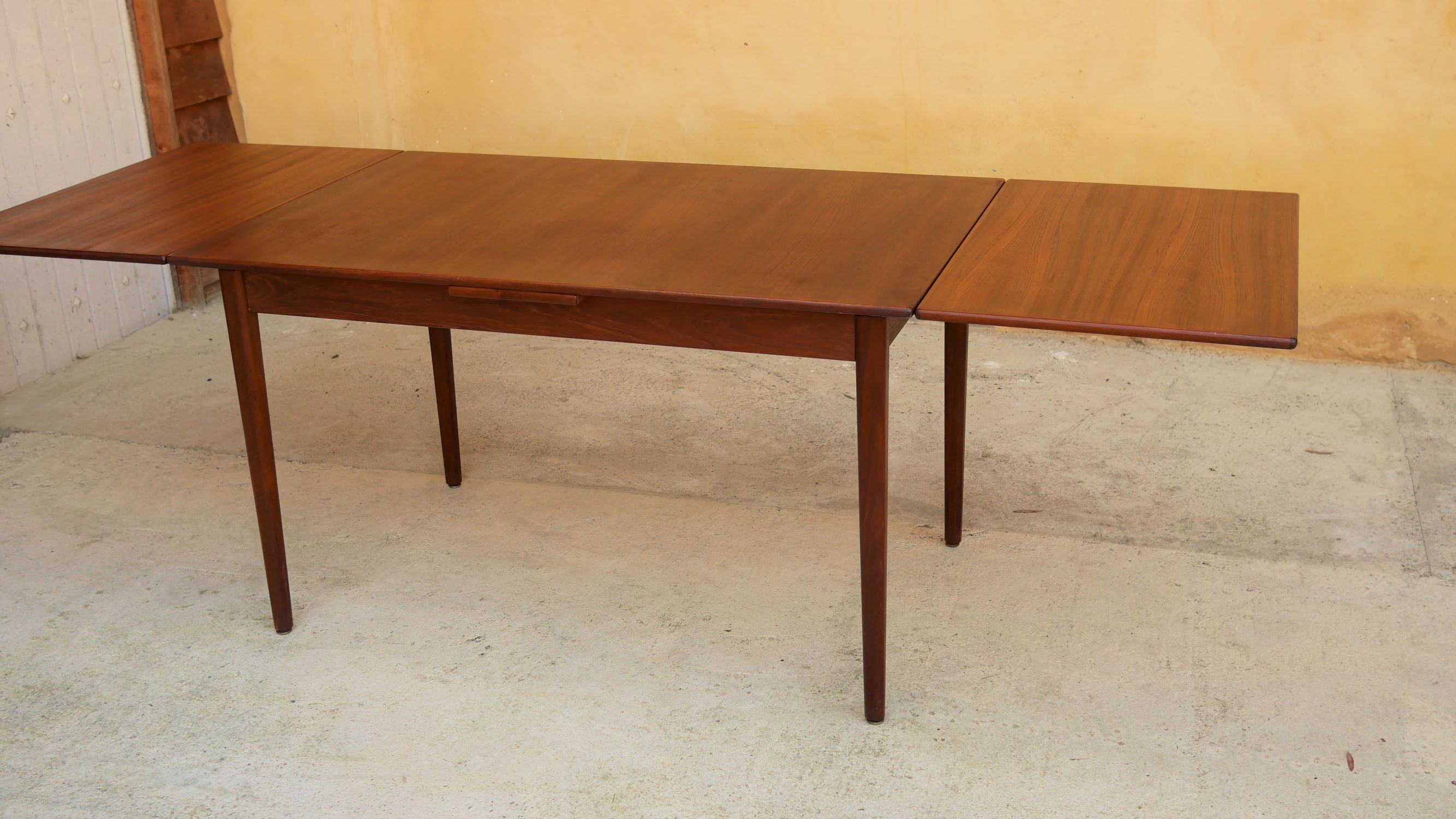 Scandinavian teak expandable dining table by Farstrup Mobelfabrik editions