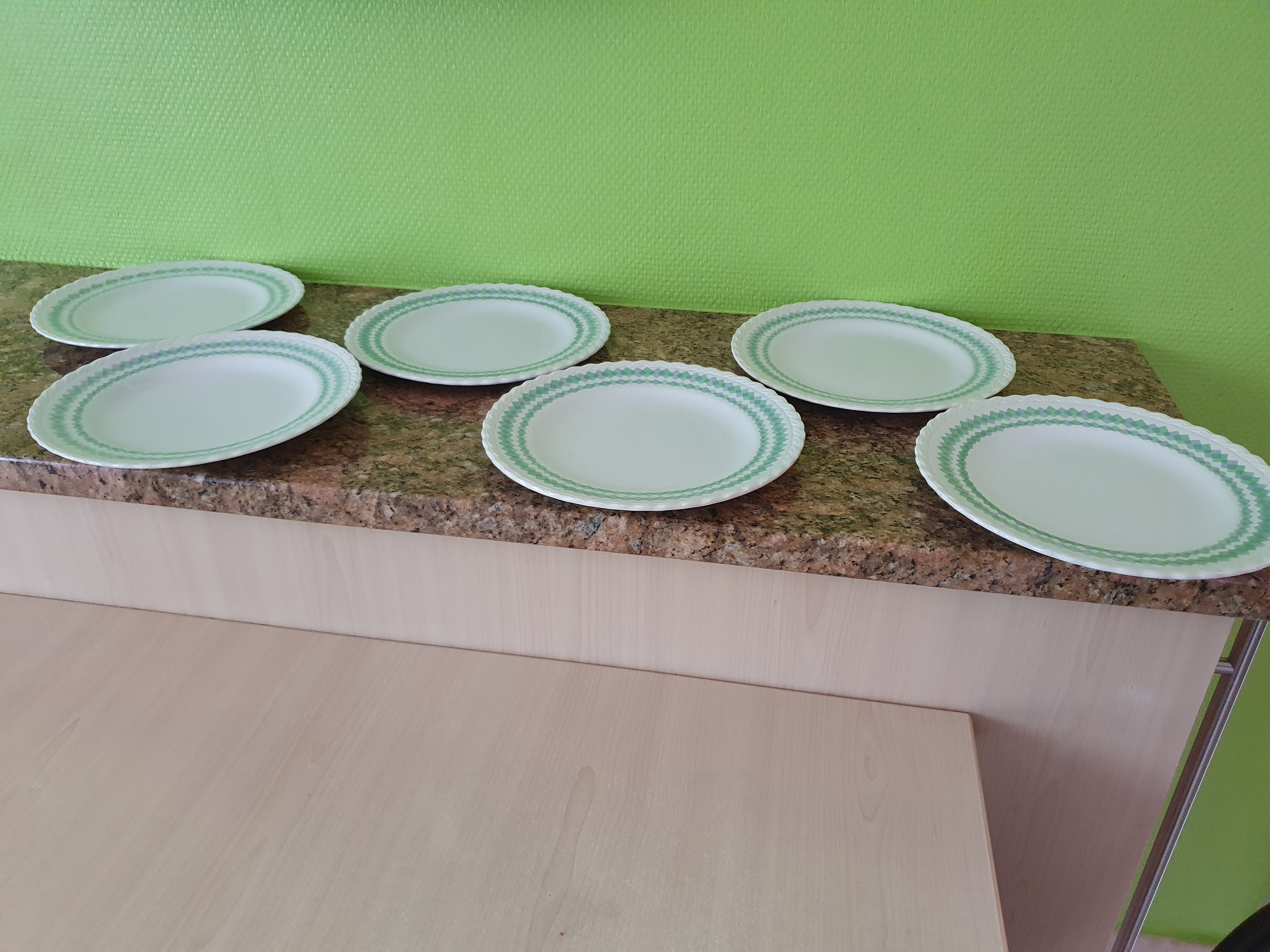 Set of 6 flat plates, L'Amandinoise