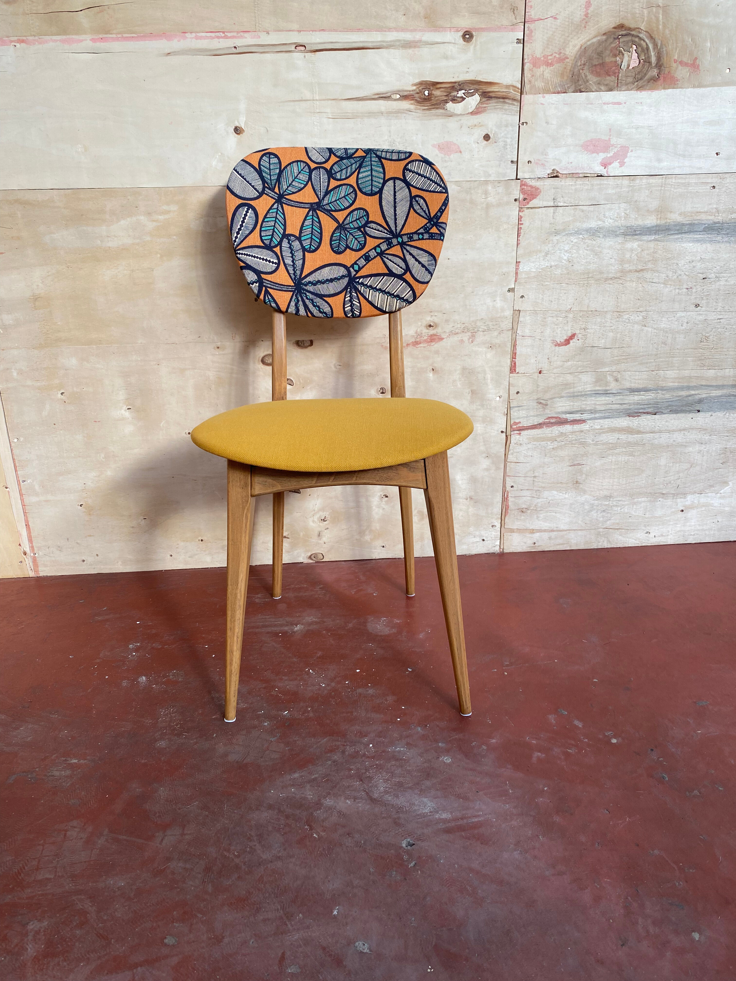 Suite of 4 vintage chairs