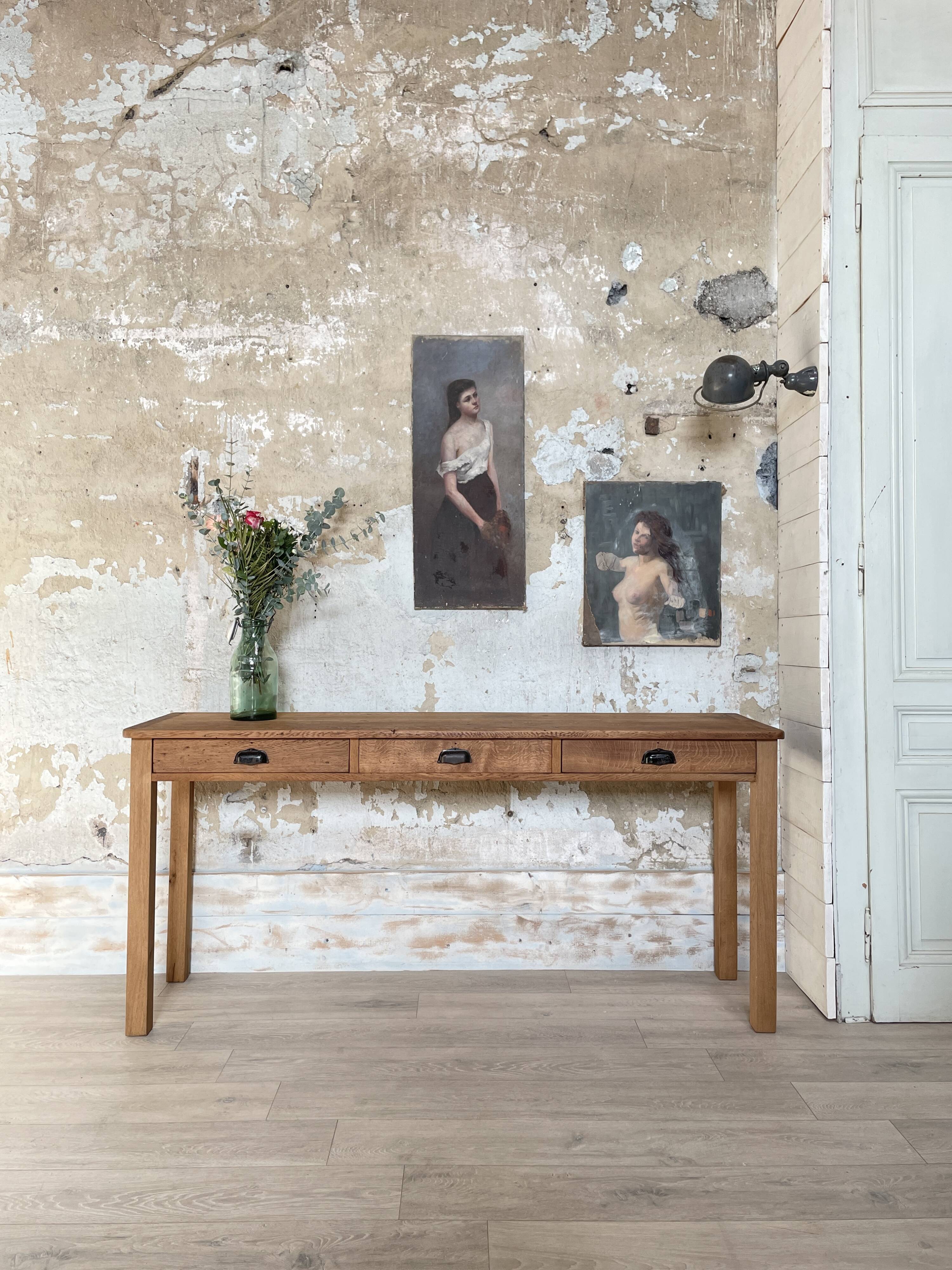 Console service in solid oak, circa 1900.