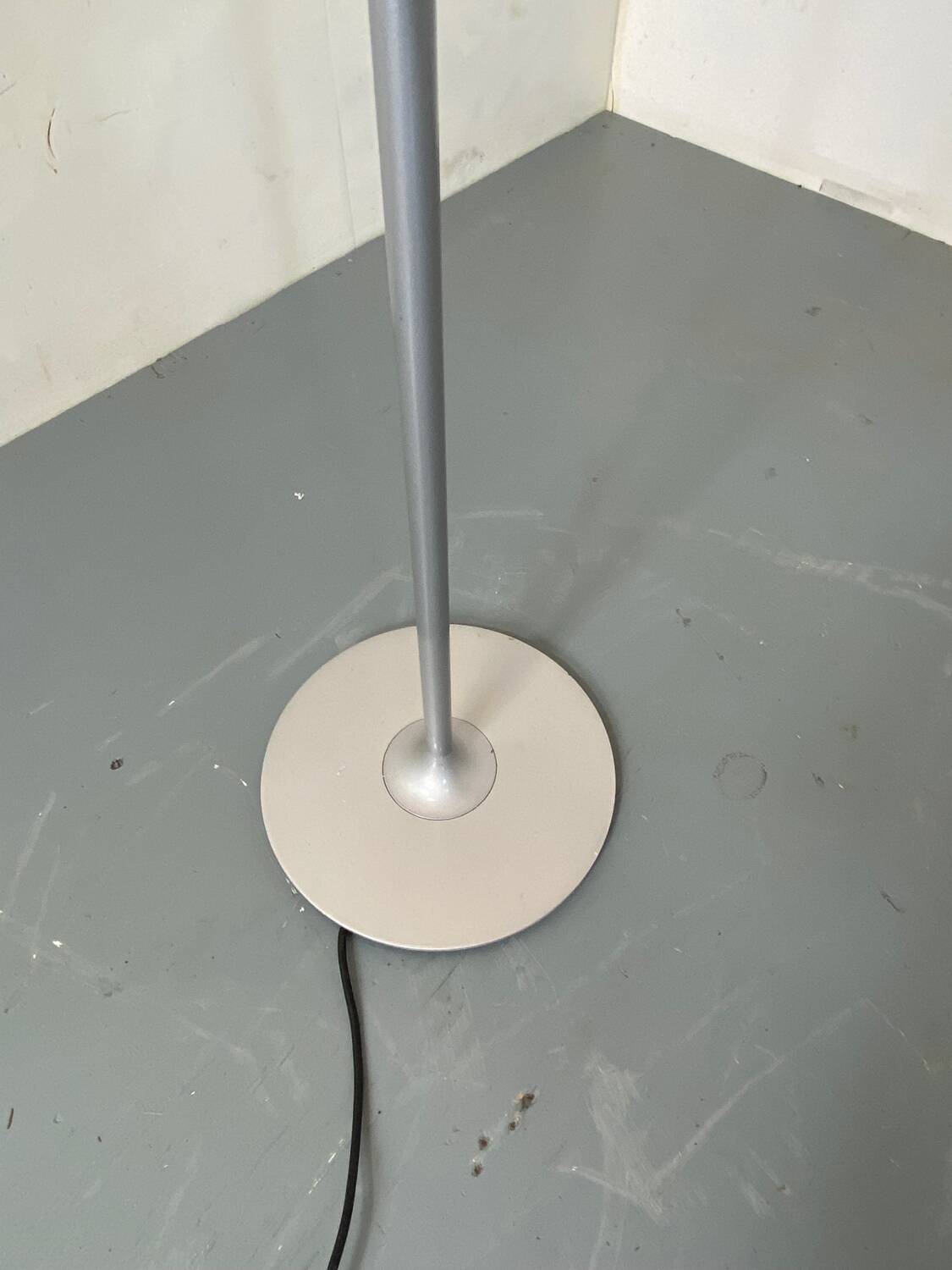 Lampadaire Moderniste Sirrah par Perry King et Santiago Miranda, Italie, 1990s