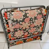 Vintage SOleil bath, Orange flower deckchairs