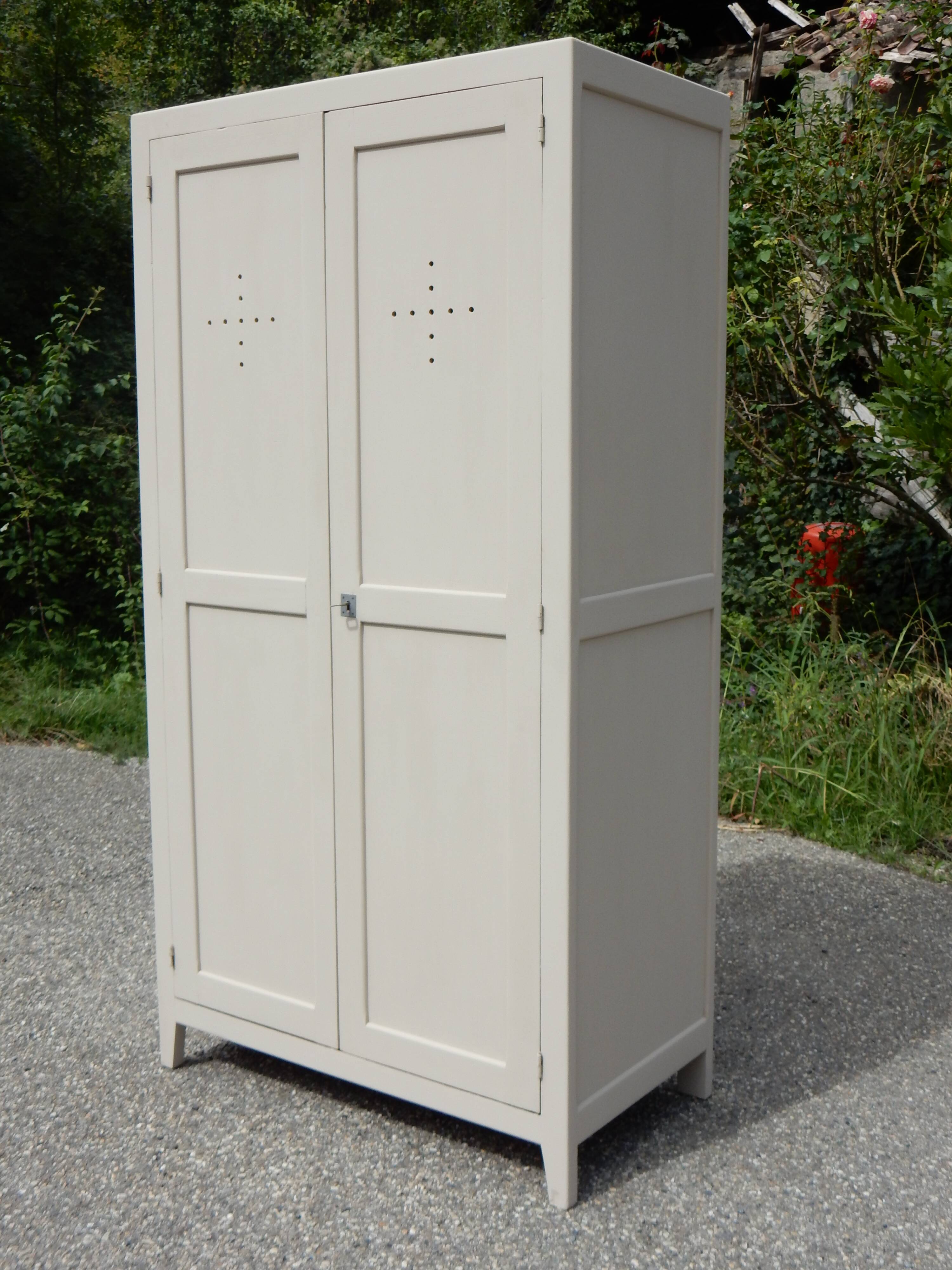 Old industrial locker room - Parisian fir wardrobe