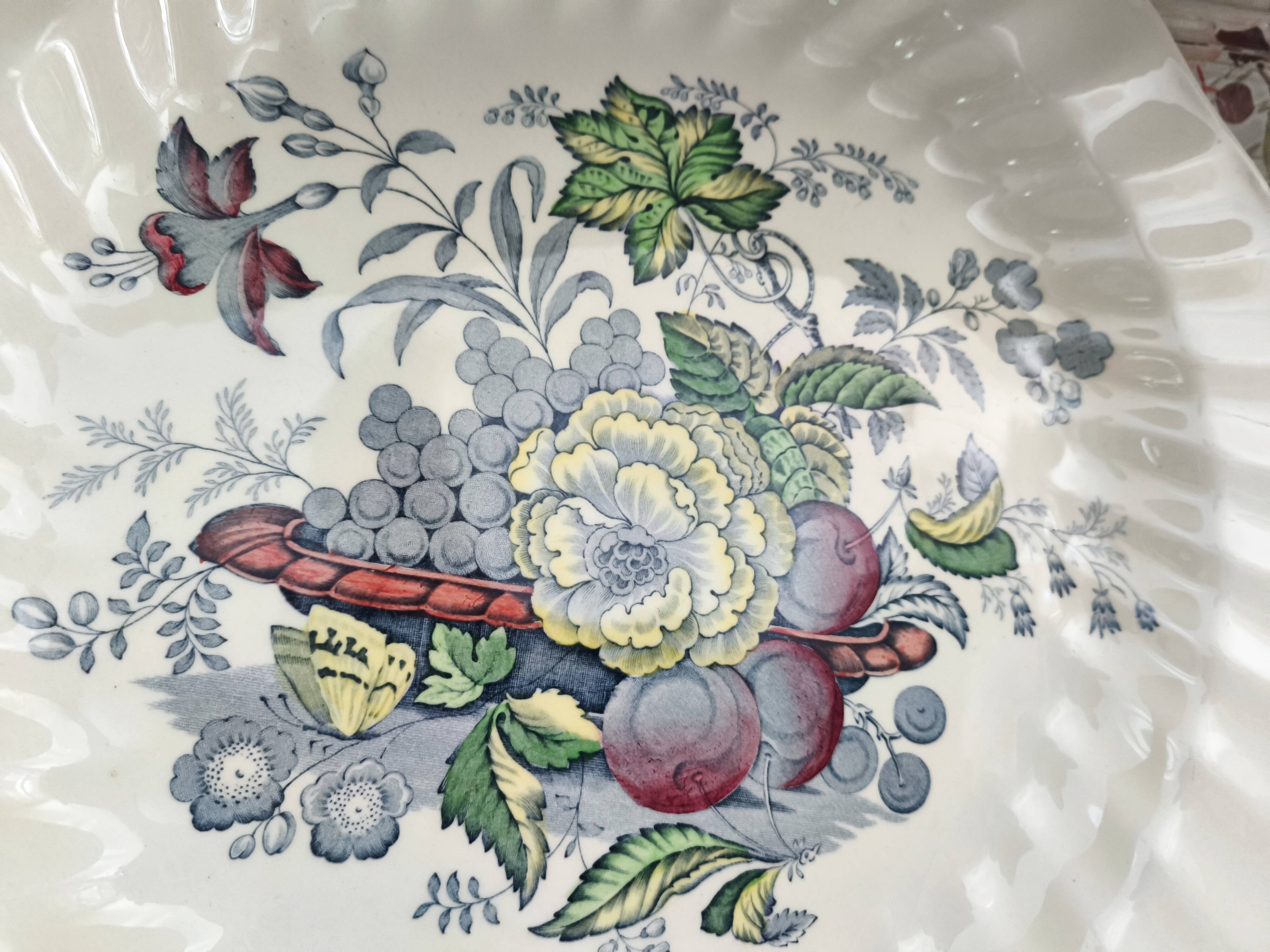 Grand plat rond Royal Doulton modèle The Kirkwood