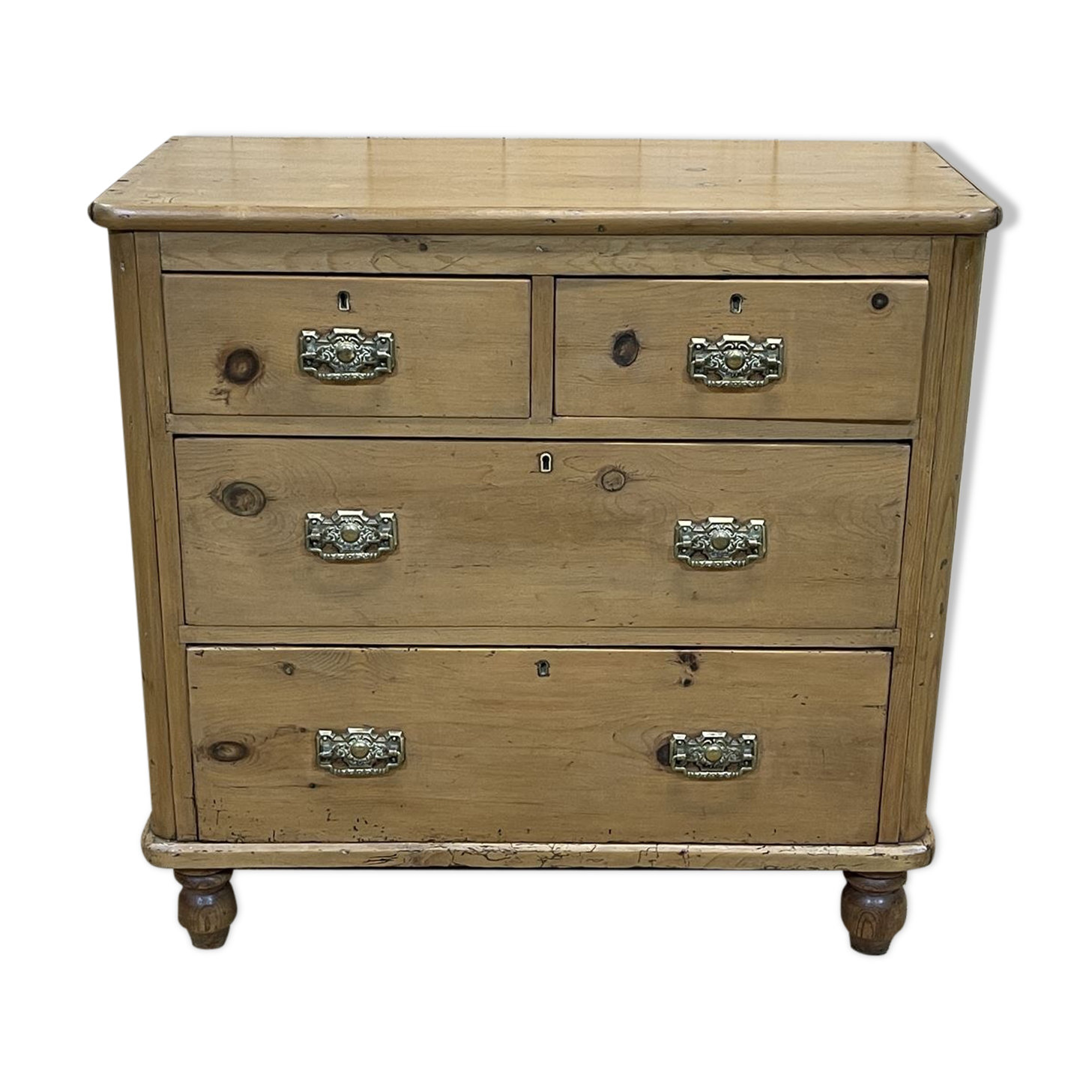English chest of drawers in nineteenth century fir