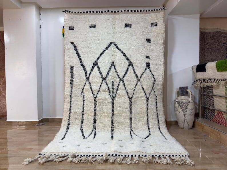 Decorated white Berber rug 270cm x 150cm