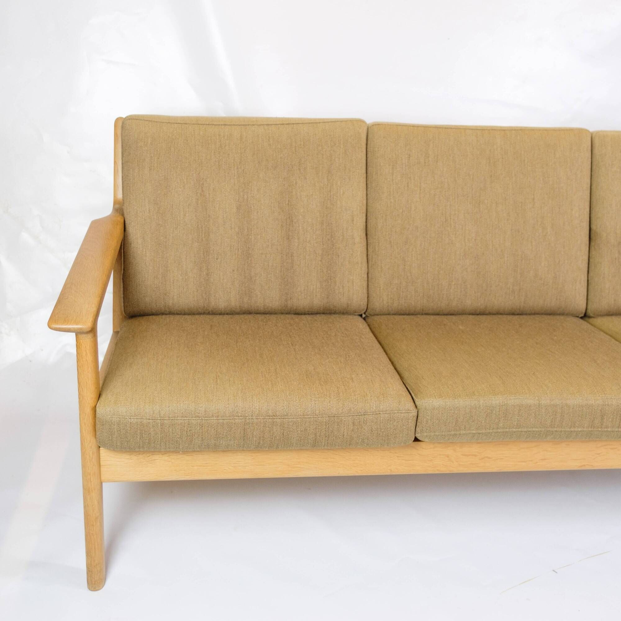 3-Person Sofa Model GE265/3 Made In Oak By Hans J. Wegner For Getama From 1960s
