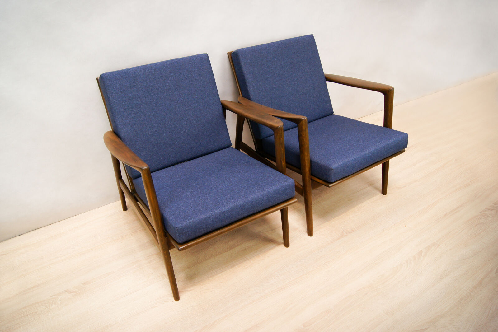 Model 300-139 armchairs by Swarzędzka, 1960