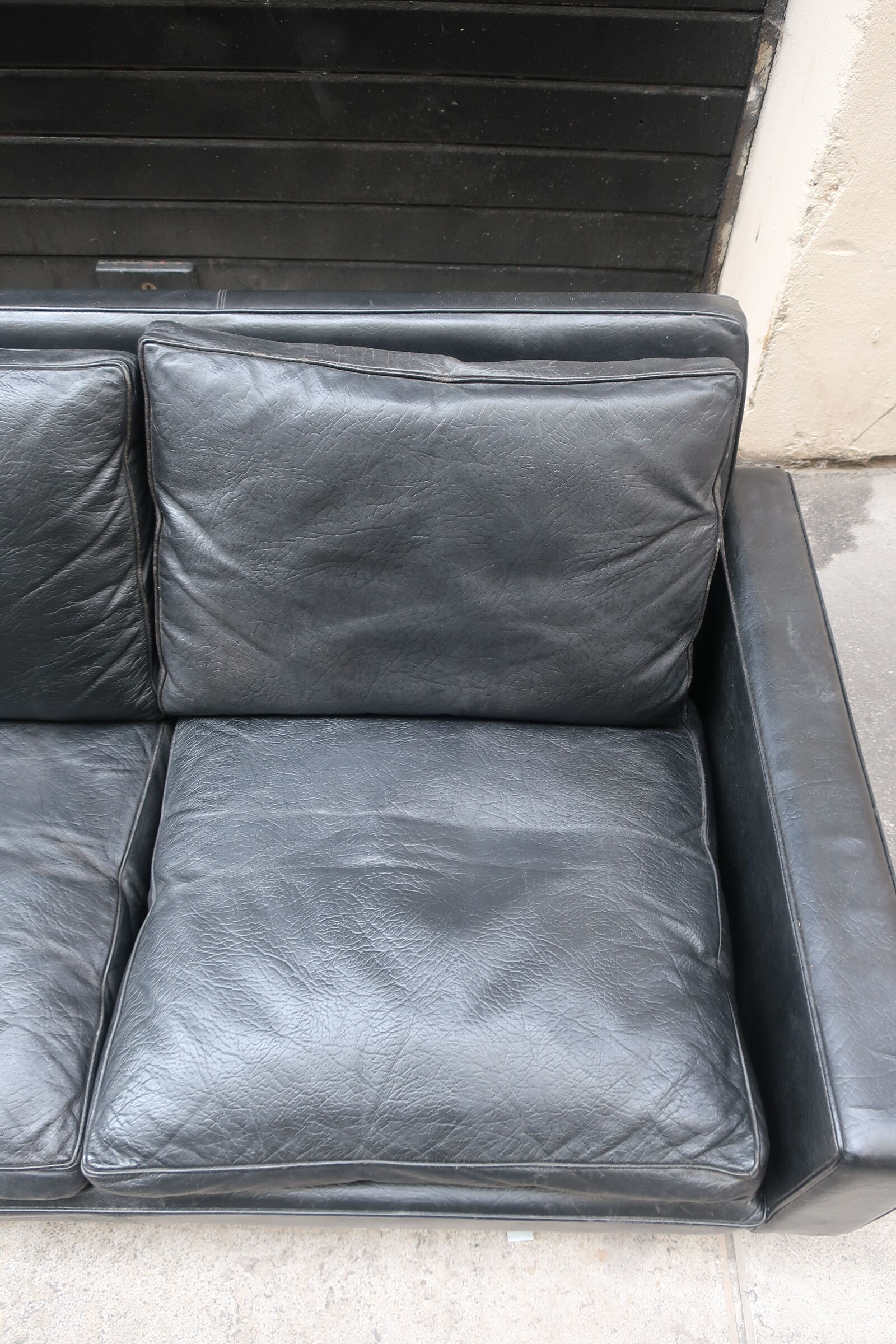 Leather sofa from the 70s chrome footing