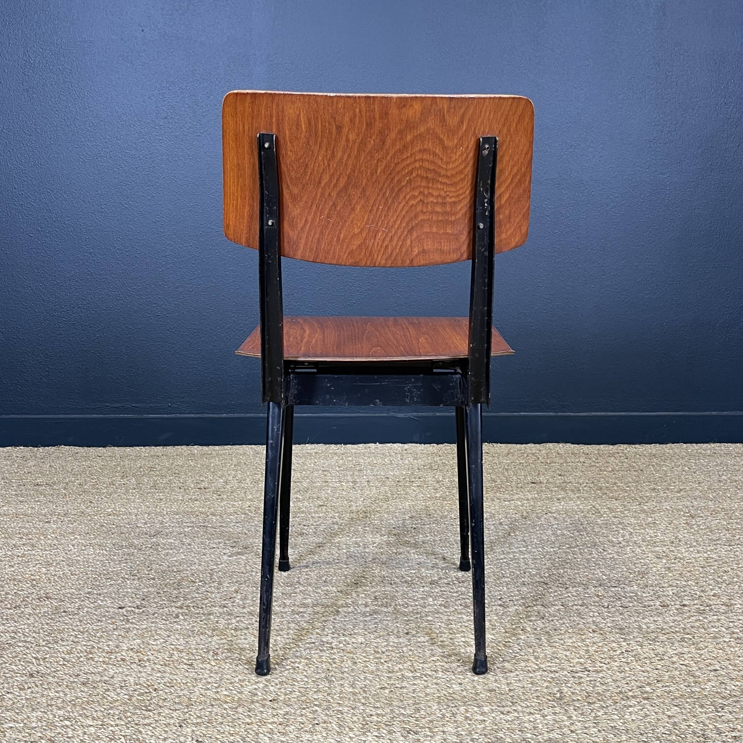 Ensemble de 4 chaises obo 60.10 bois miel pieds compas noirs