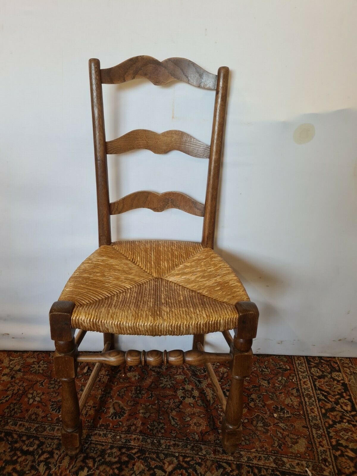 6 high-backed mulched chairs