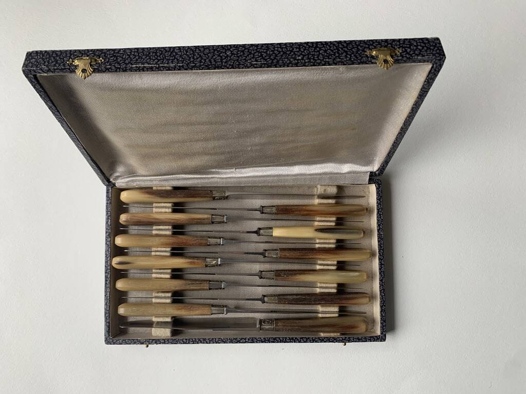 12 old large knives Horn handle Stainless steel blade