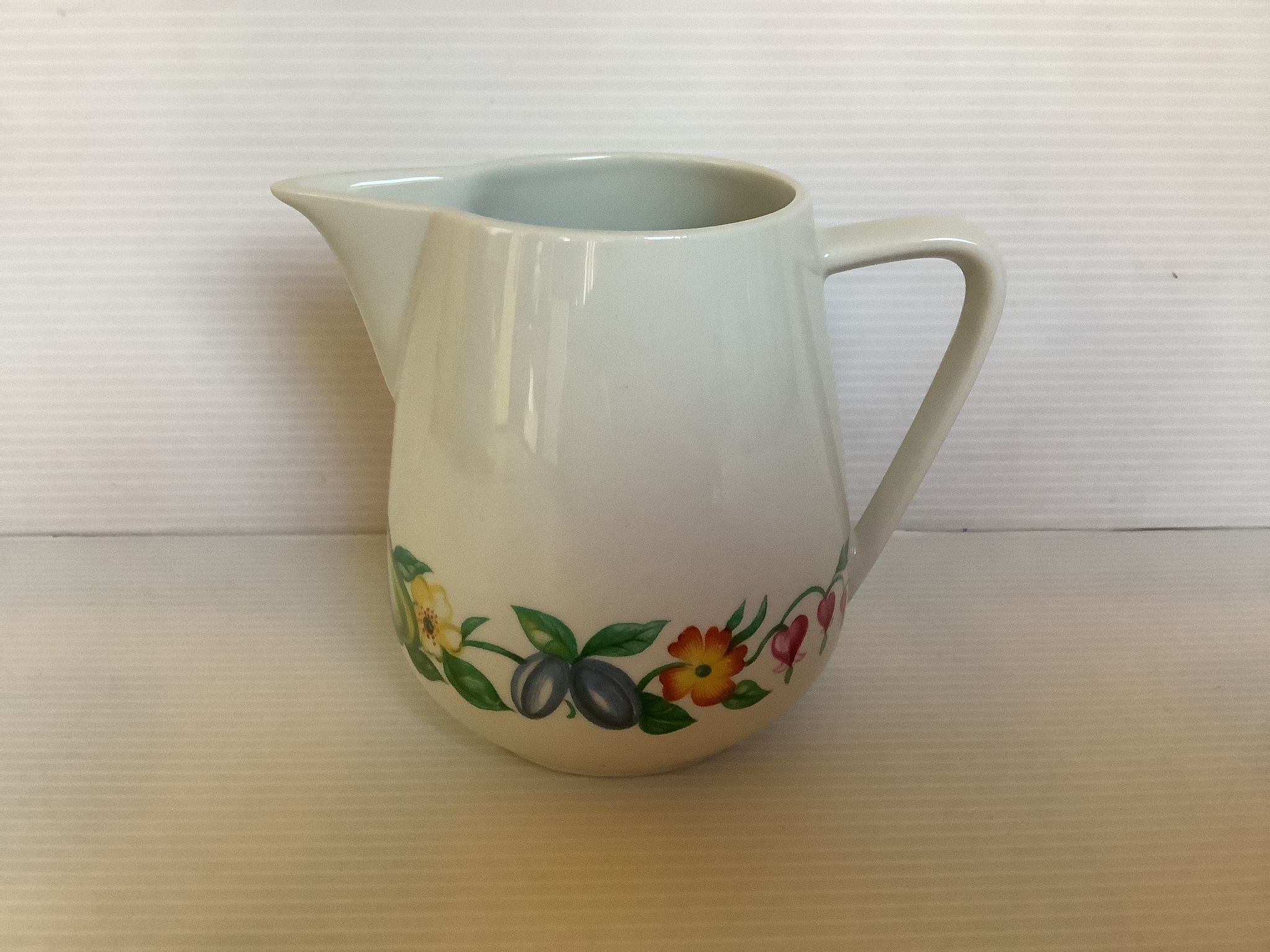 Pot à lait crémier à fleurs et fruits Villeroy et Boch