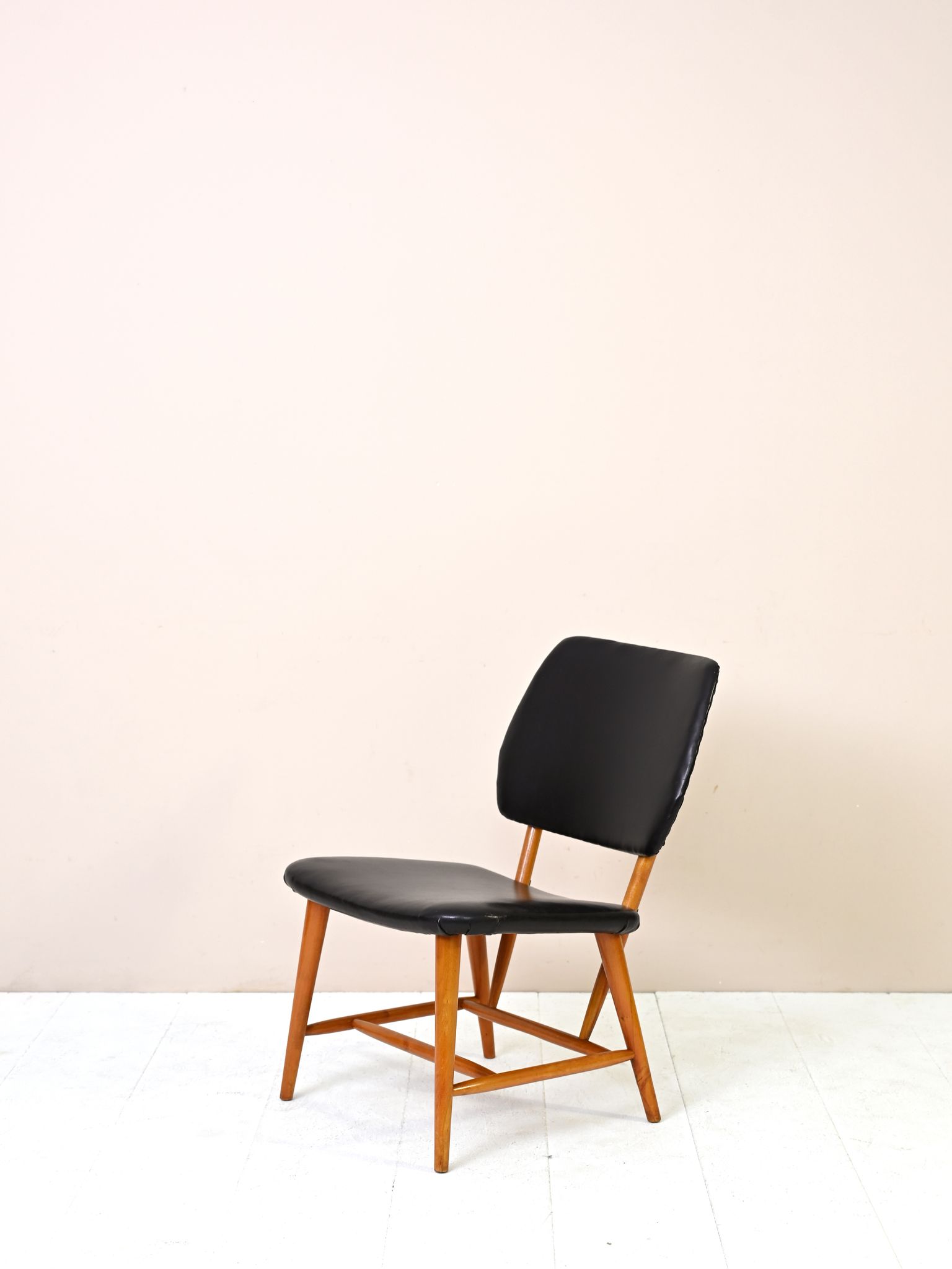 Chaise scandinave vintage en cuir noir