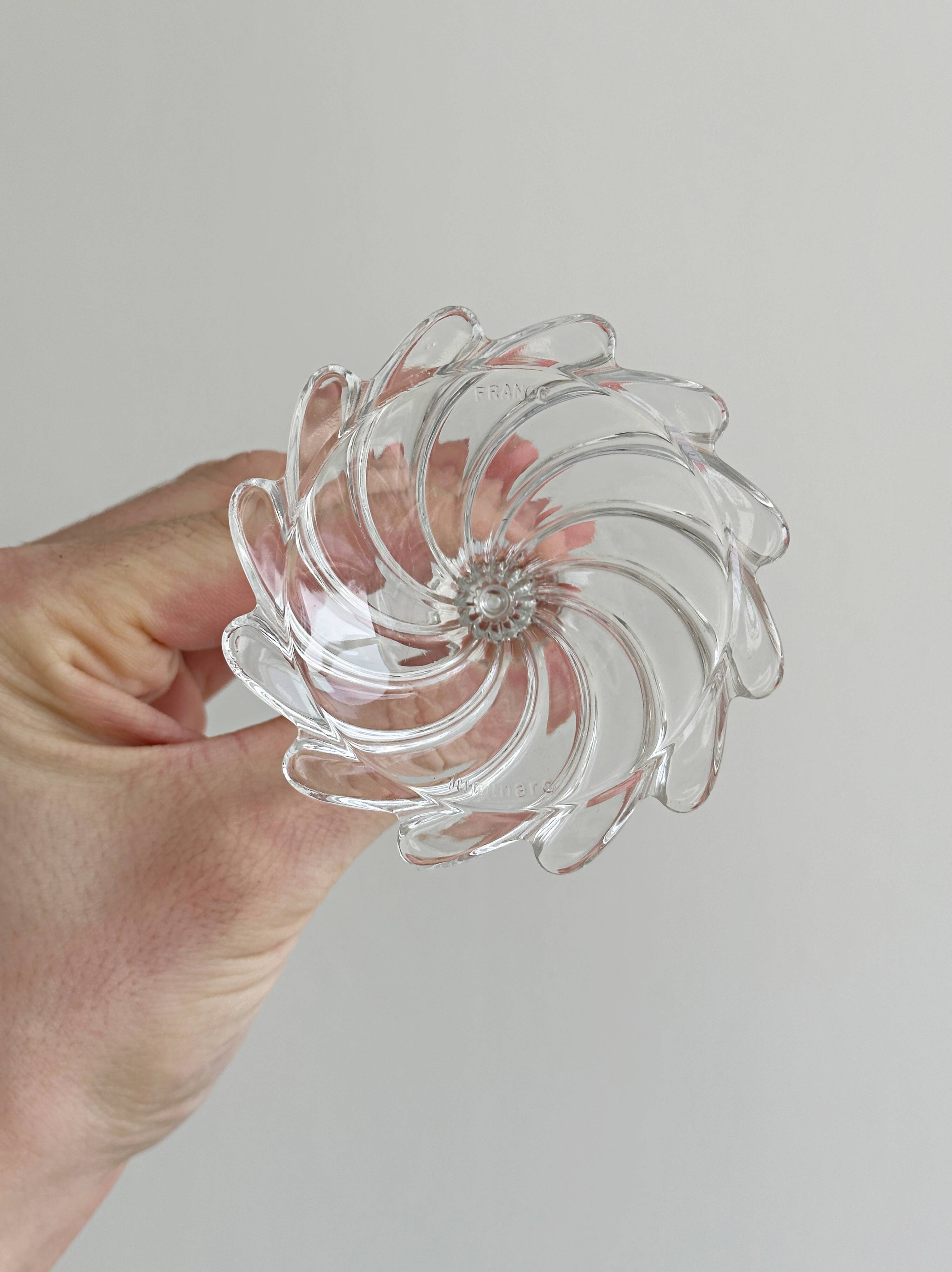 Fine glass soliflore vase