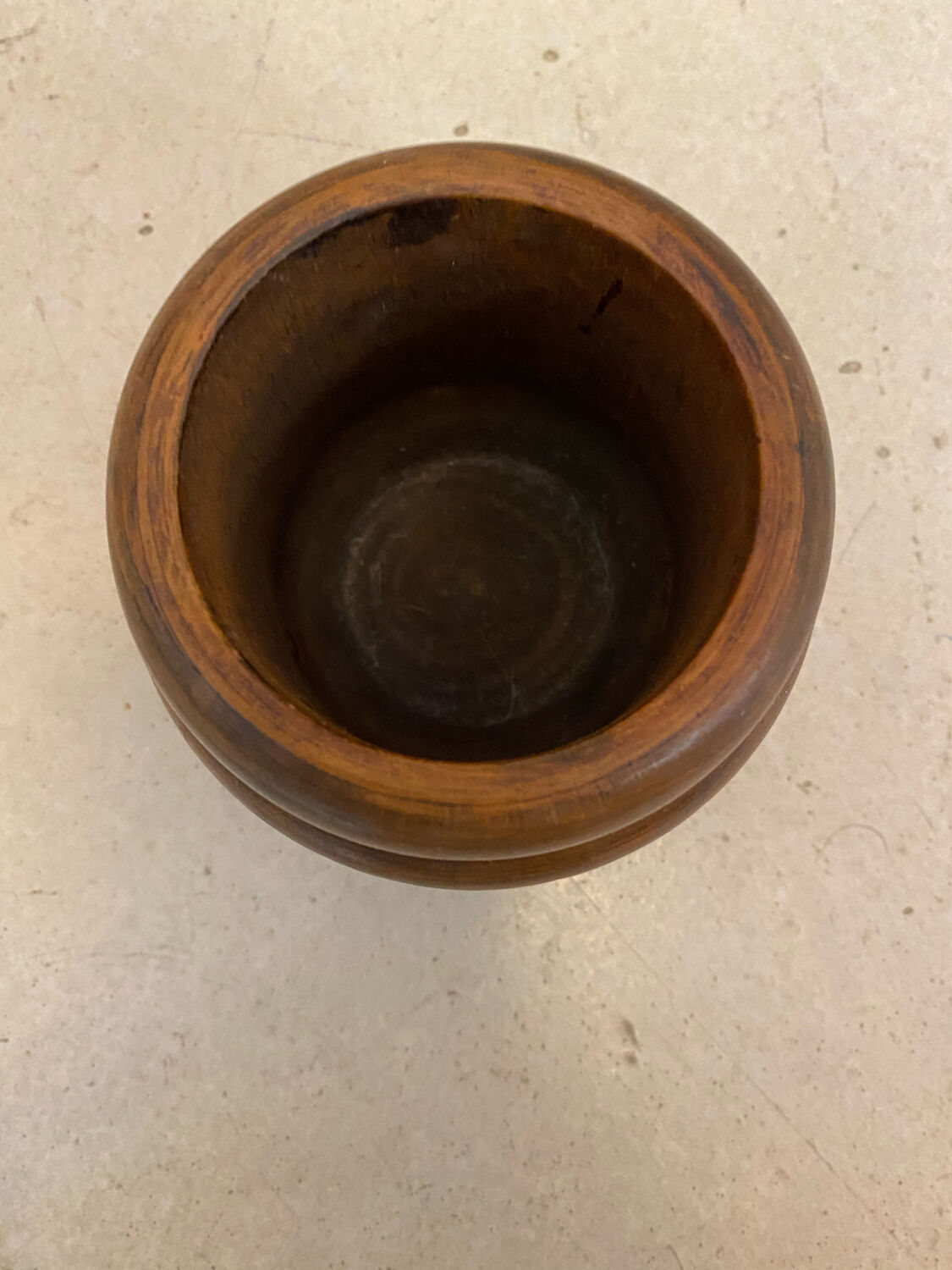 Vase en bois