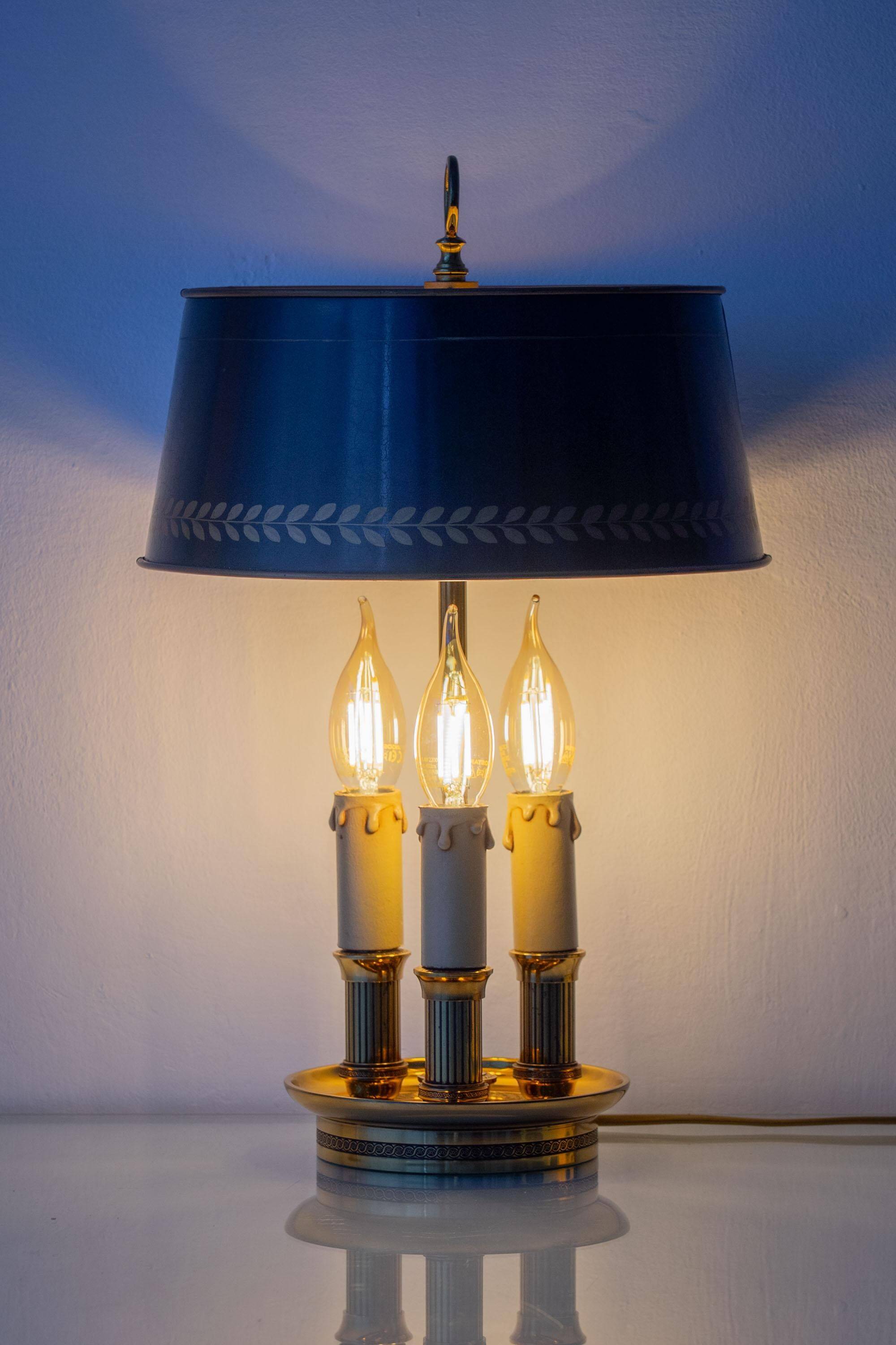 French Empire Bouillotte Lamp with Three Lights in Brass and a Gold-Plated Tin Shade with Laurel Design