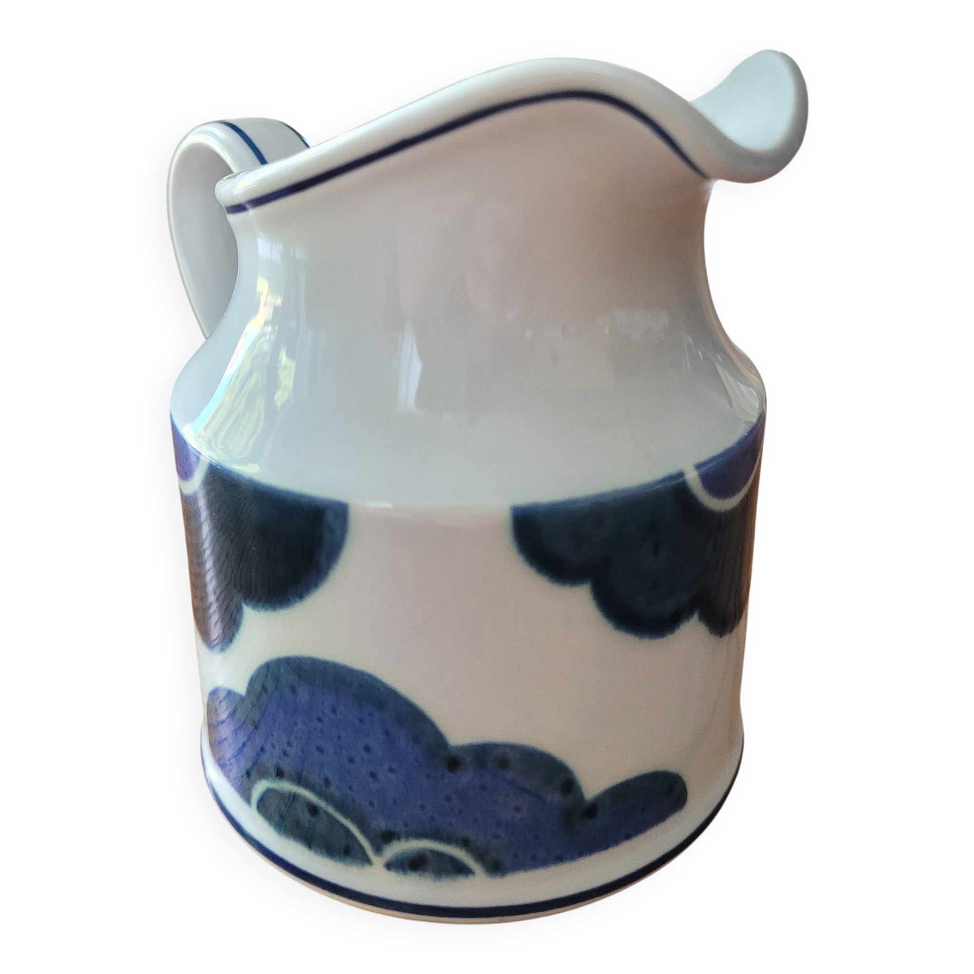 Small porcelain "blue cloud" milk jug/pitcher from Villeroy & Boch