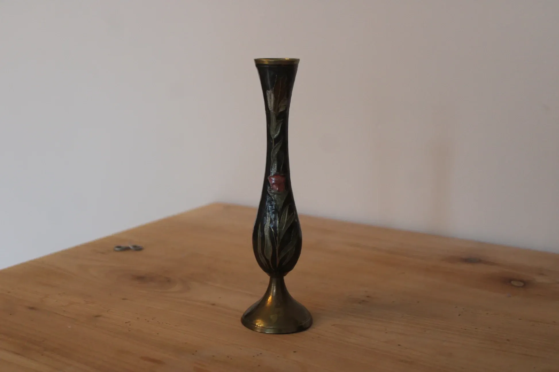 Vintage brass soliflore vase with black, red, and green floral decoration – H 18 cm