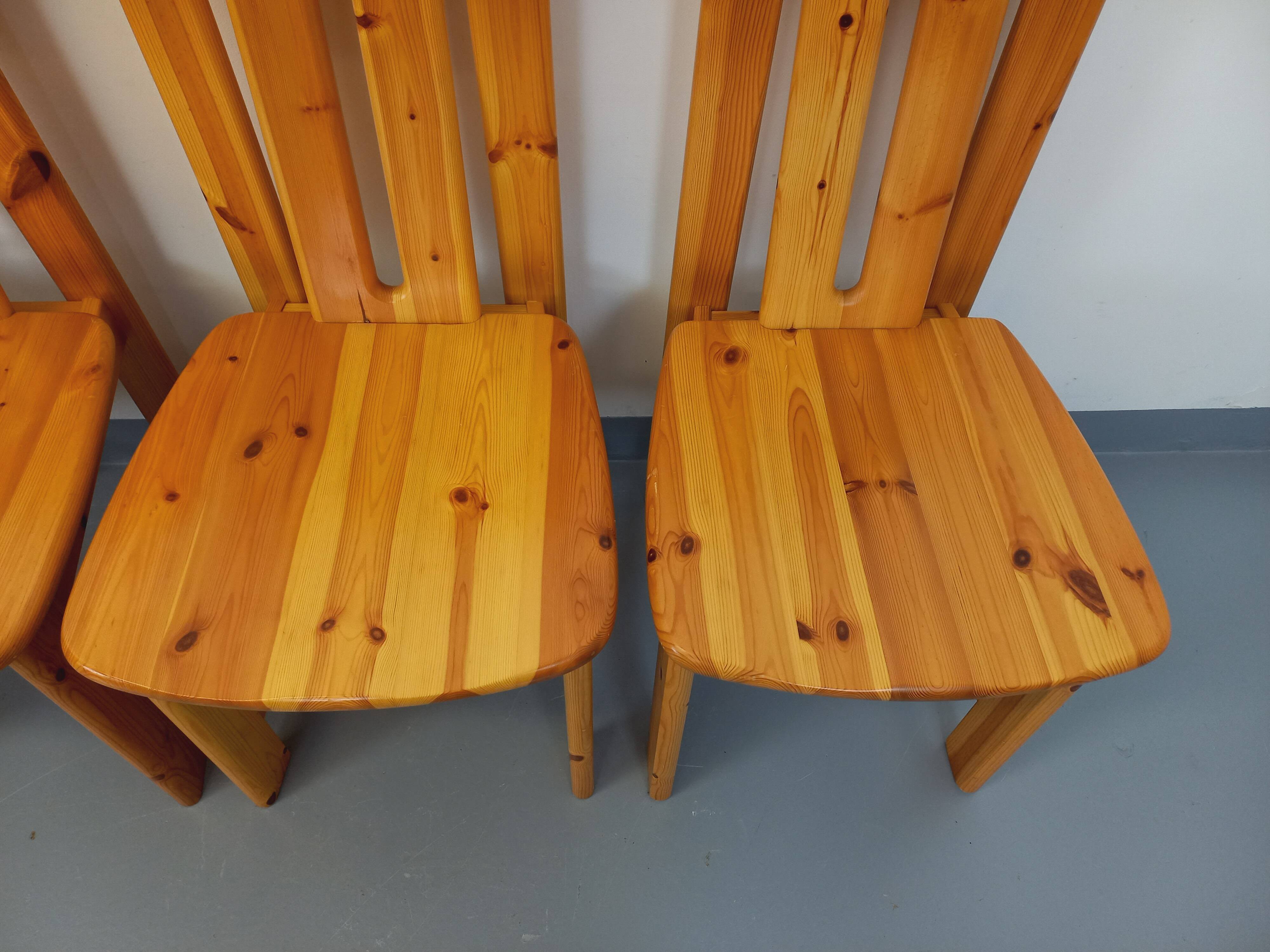 Set of 4 vintage pine chairs from the 70s and 80s