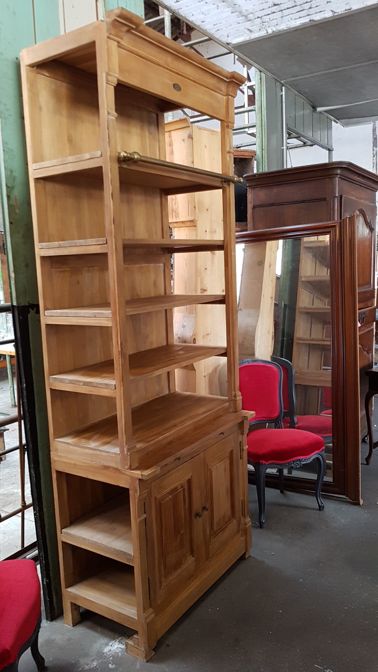 Raw acacia storage unit