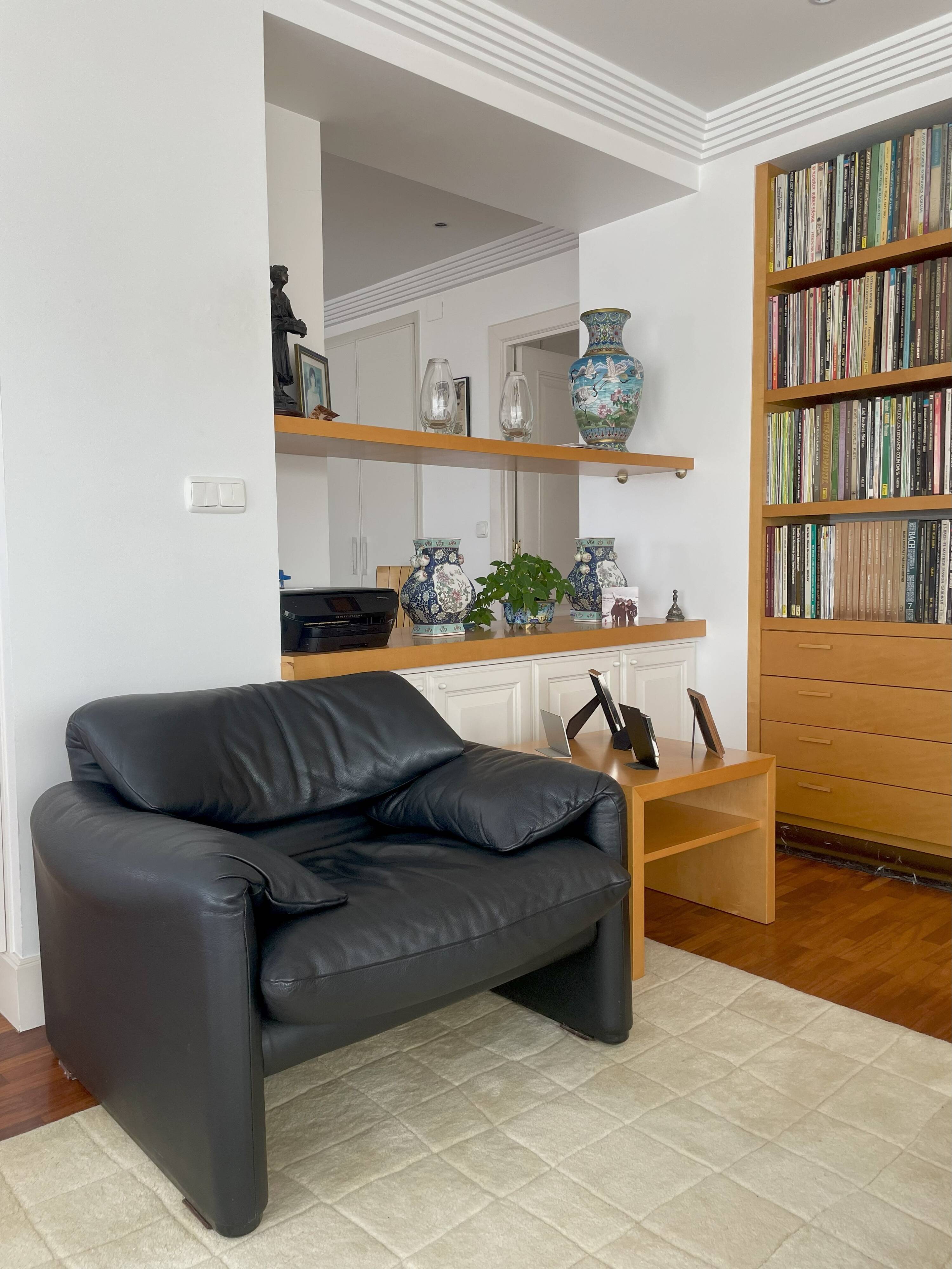 Maralunga Cassina armchair – Italian design by Vico Magistretti, 1970s