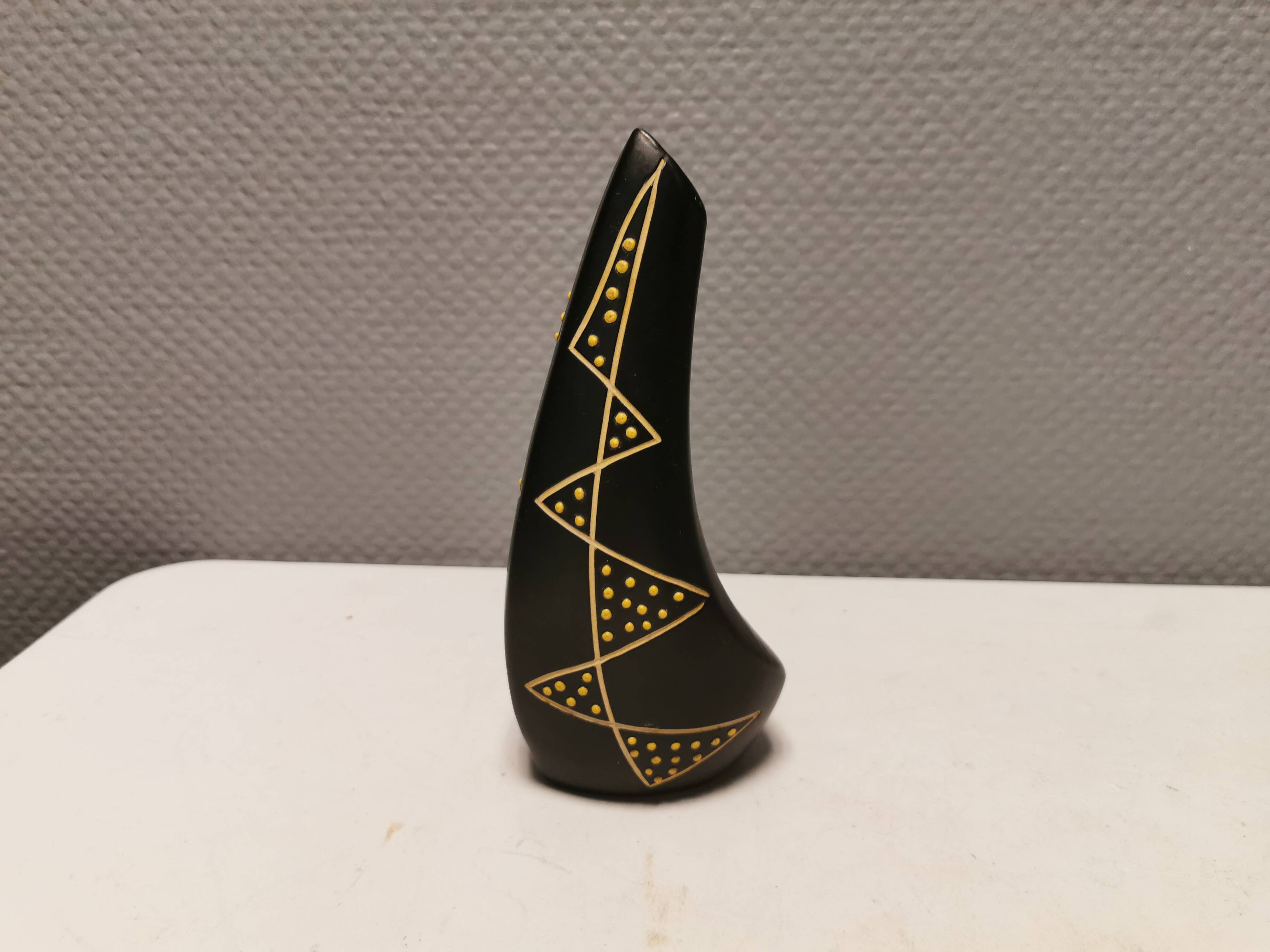 Sculptural black vase with yellow pattern from Hedebo Keramik Denmark 1950-1960s.