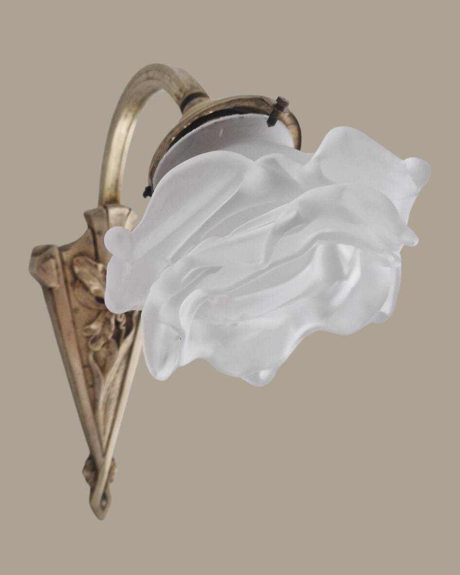 Art Nouveau wall light in gilded bronze - Frosted glass tulip - Period 1900