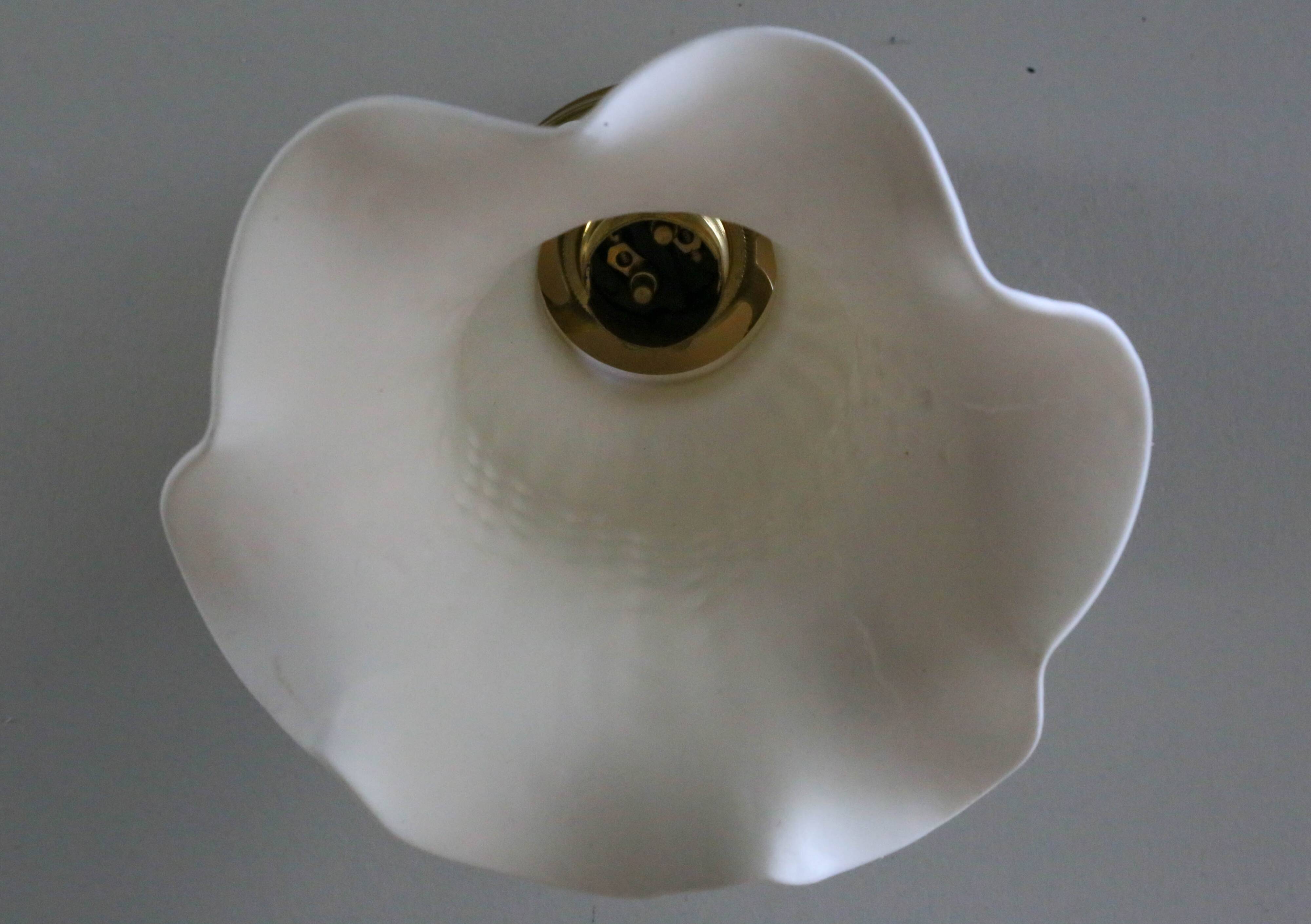 Antique wall light in white painted glass - metal support
