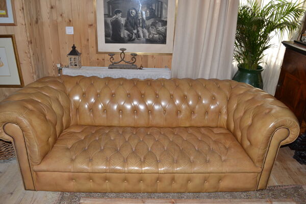 Canapé chesterfield, 3 places Angleterre, vers 1970