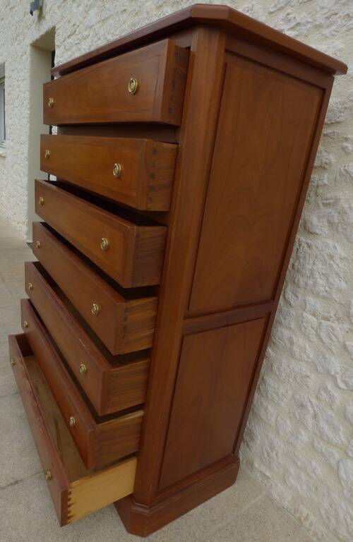 Weekly chest of drawers with secret shelf and its 7 drawers, made in the old-fashioned way from solid wood with knob