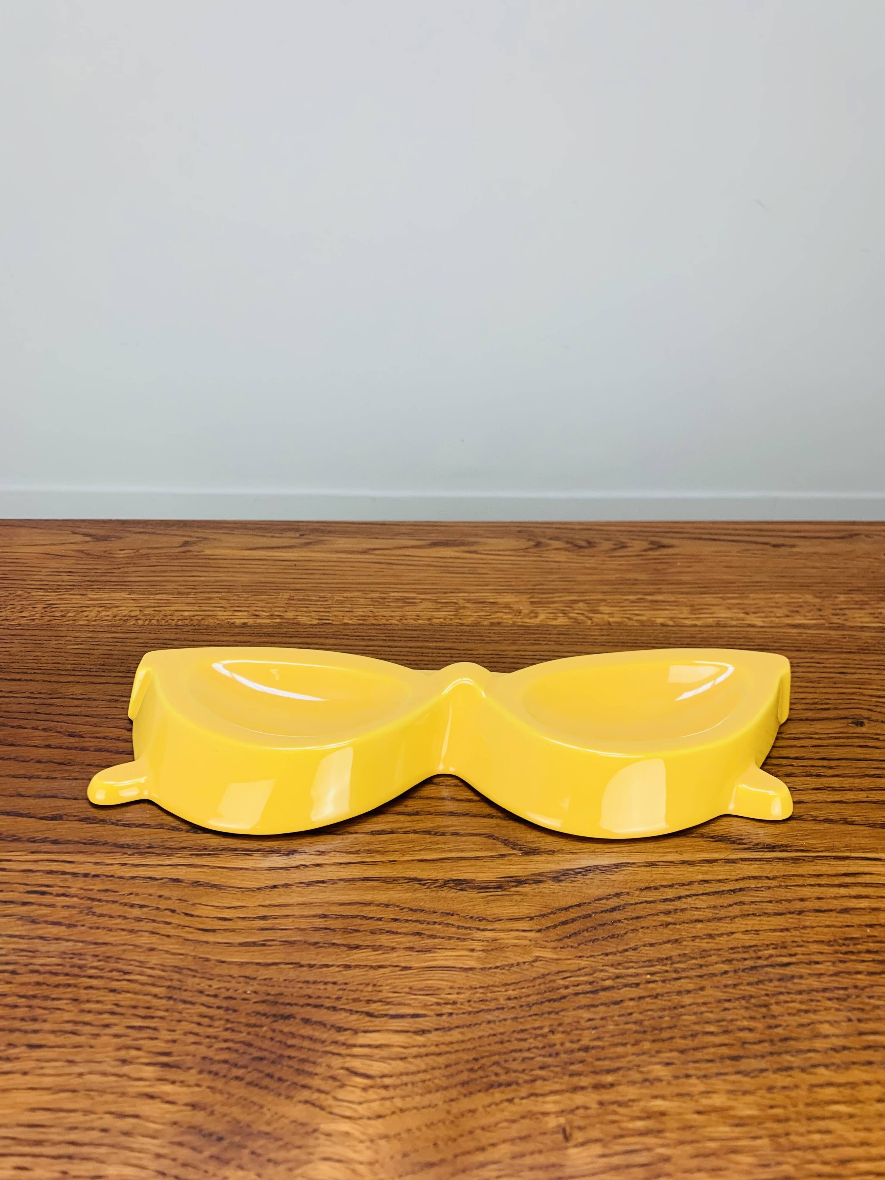 Vintage yellow ceramic glasses emptier