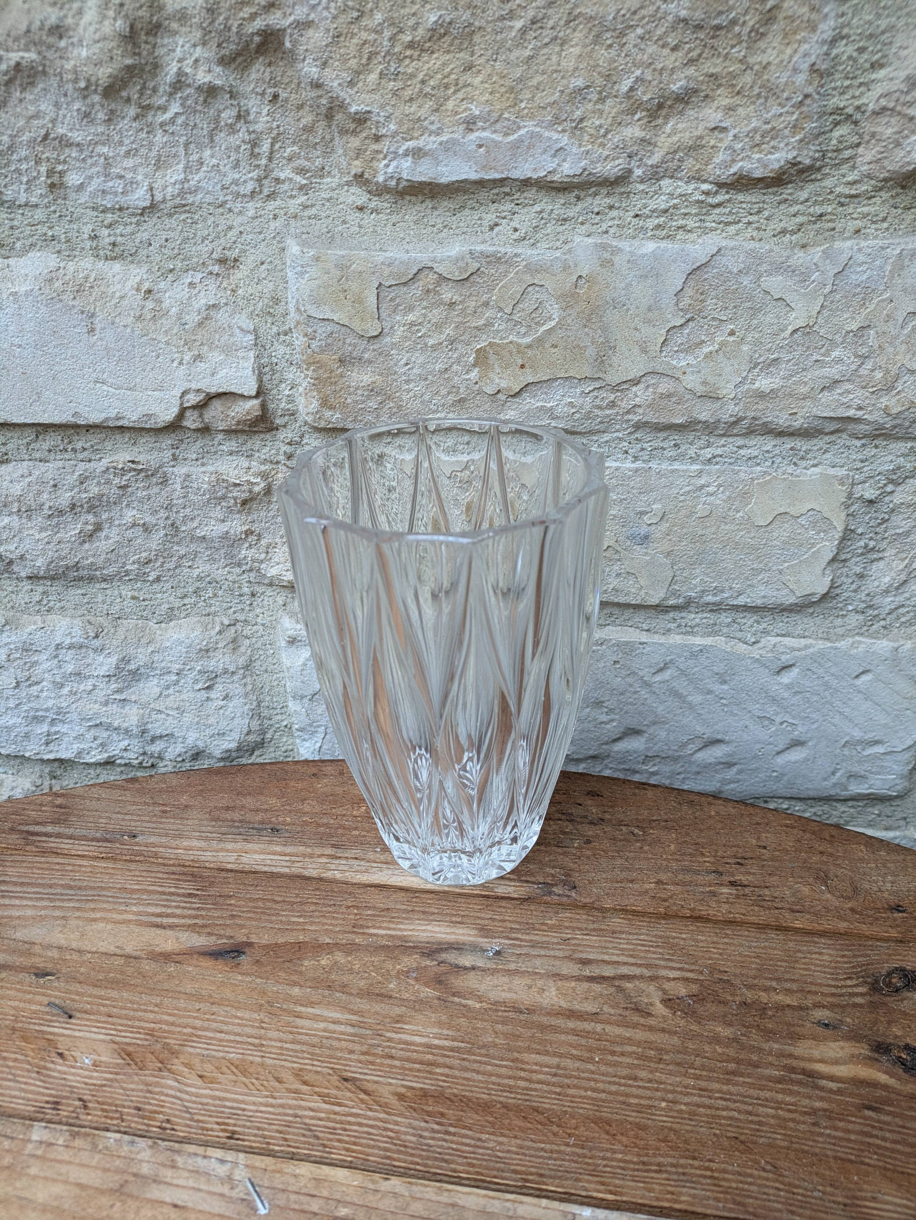 Old chiseled glass vase h16cm