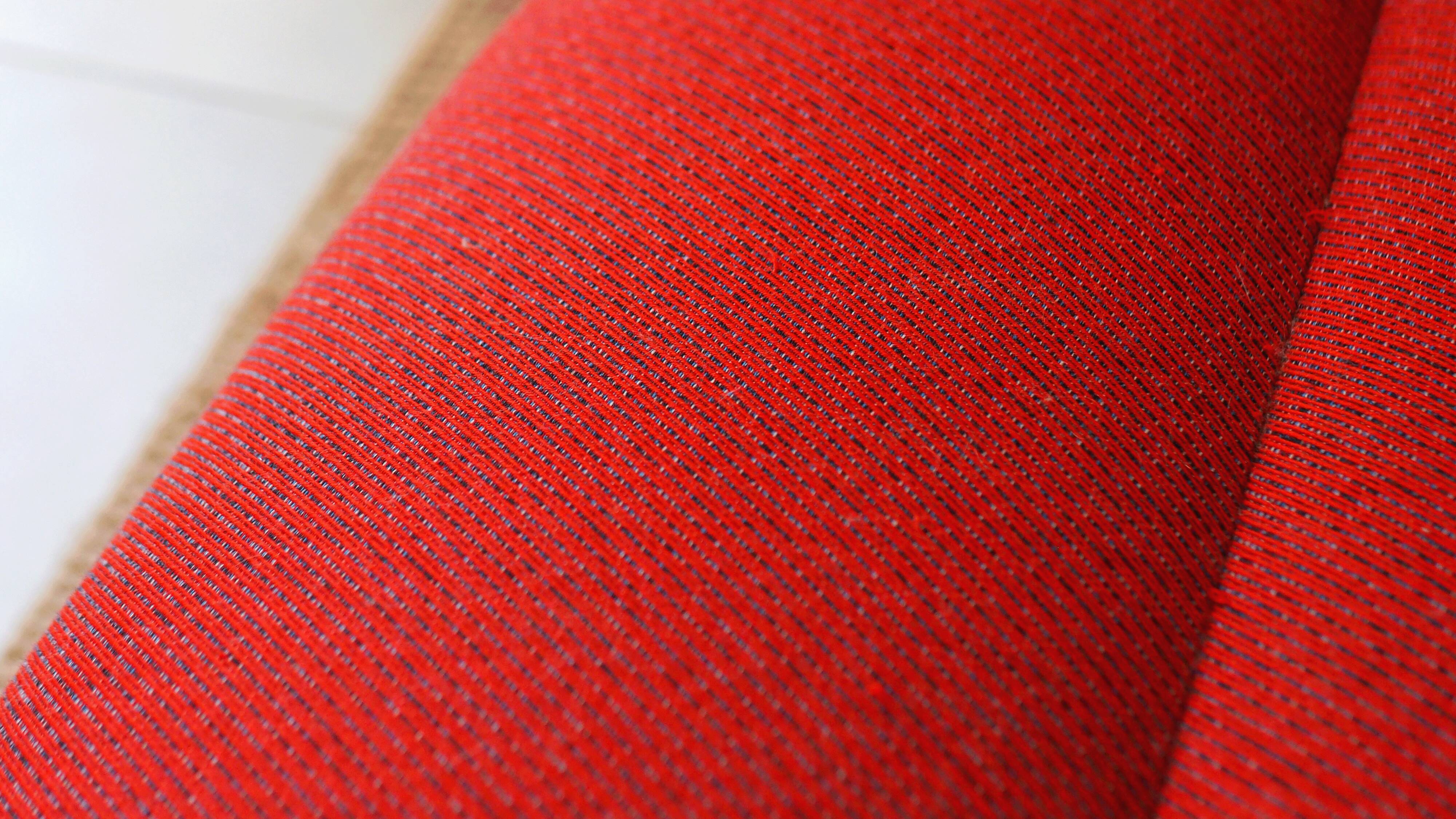 Pouf Ligne Roset, red tweed fabric, excellent condition.