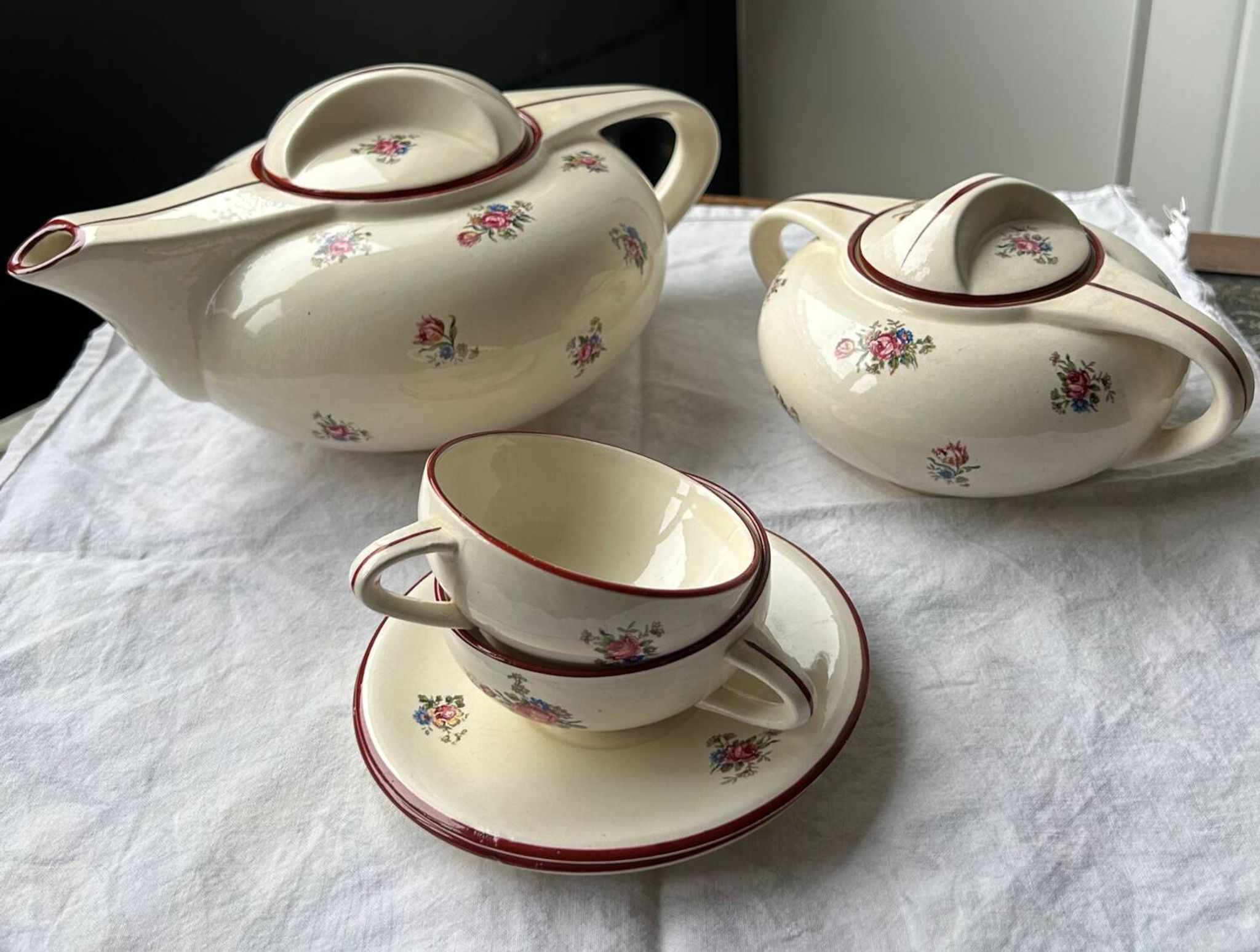 Duo Teapot & Sugar Bowl Salins France - Vintage Floral Decor - + 2 cups