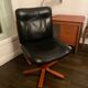 Vintage design office chair - Swivel lobby chair in black leather