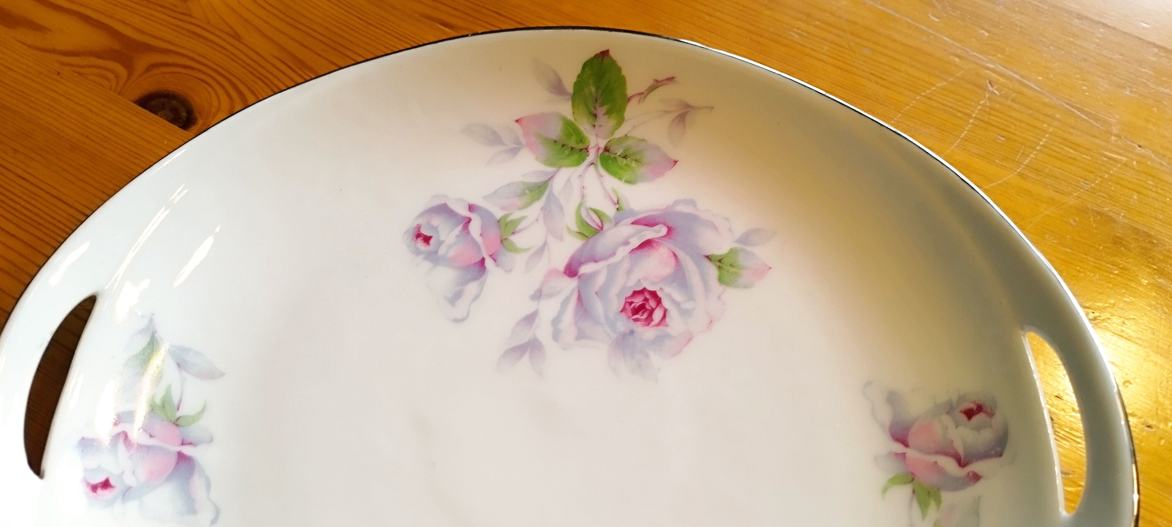 Porcelain cake dish