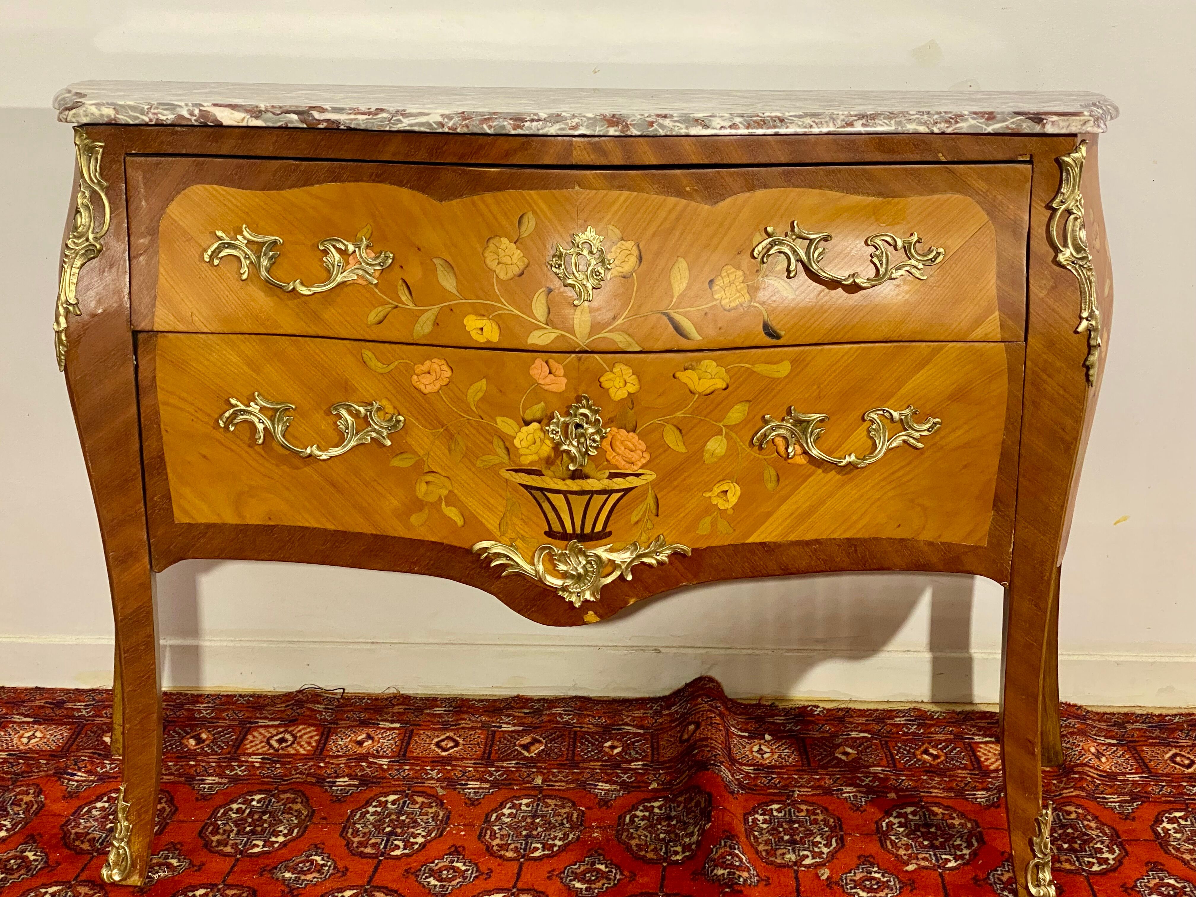 Chest of drawers Frying pan with floral decoration Louis XV style