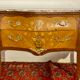 Commode Sauteuse à décor floral Style Louis XV
