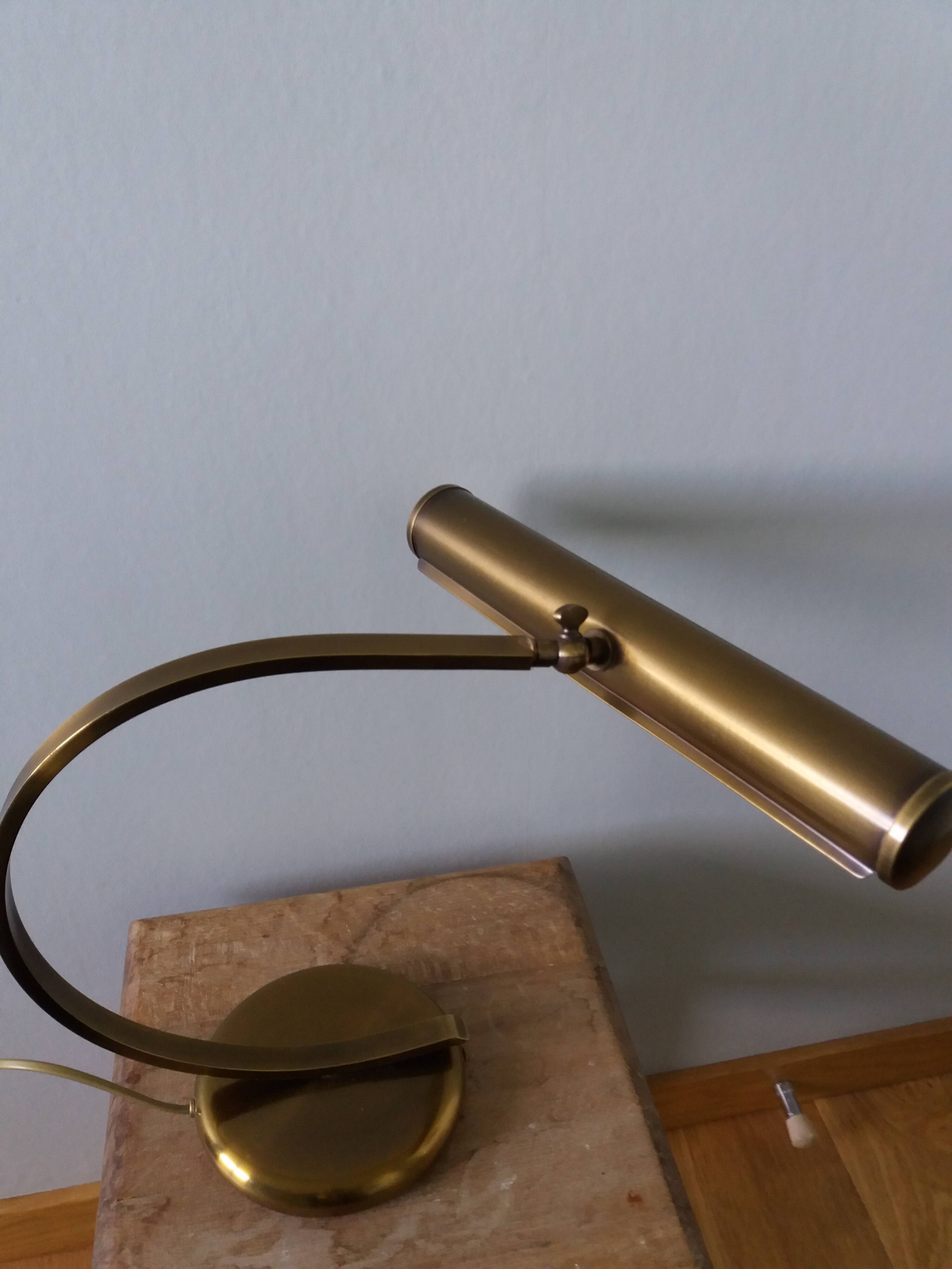 Articulated desk lamp, notary or banker lamp