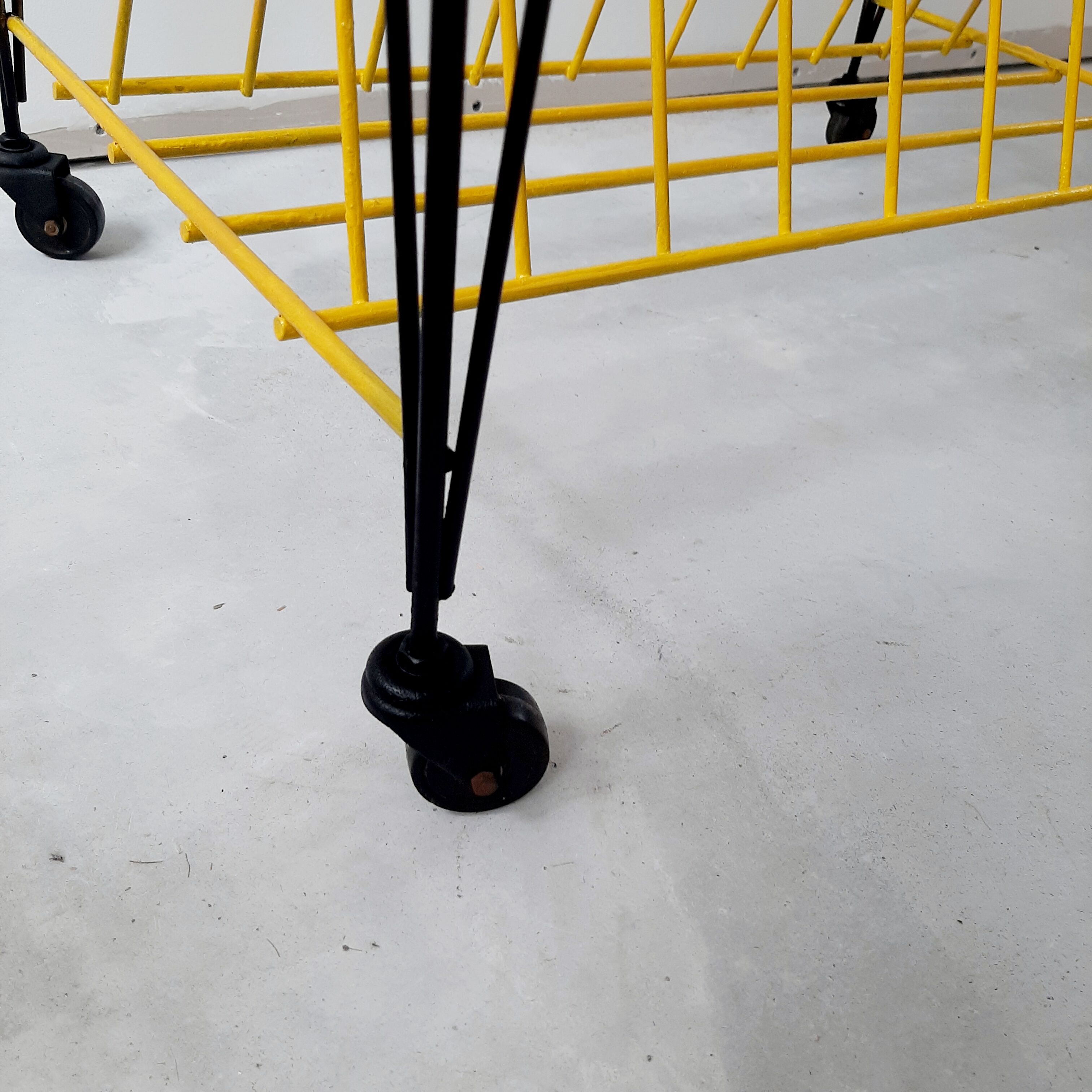 Vinyl disc storage coffee table