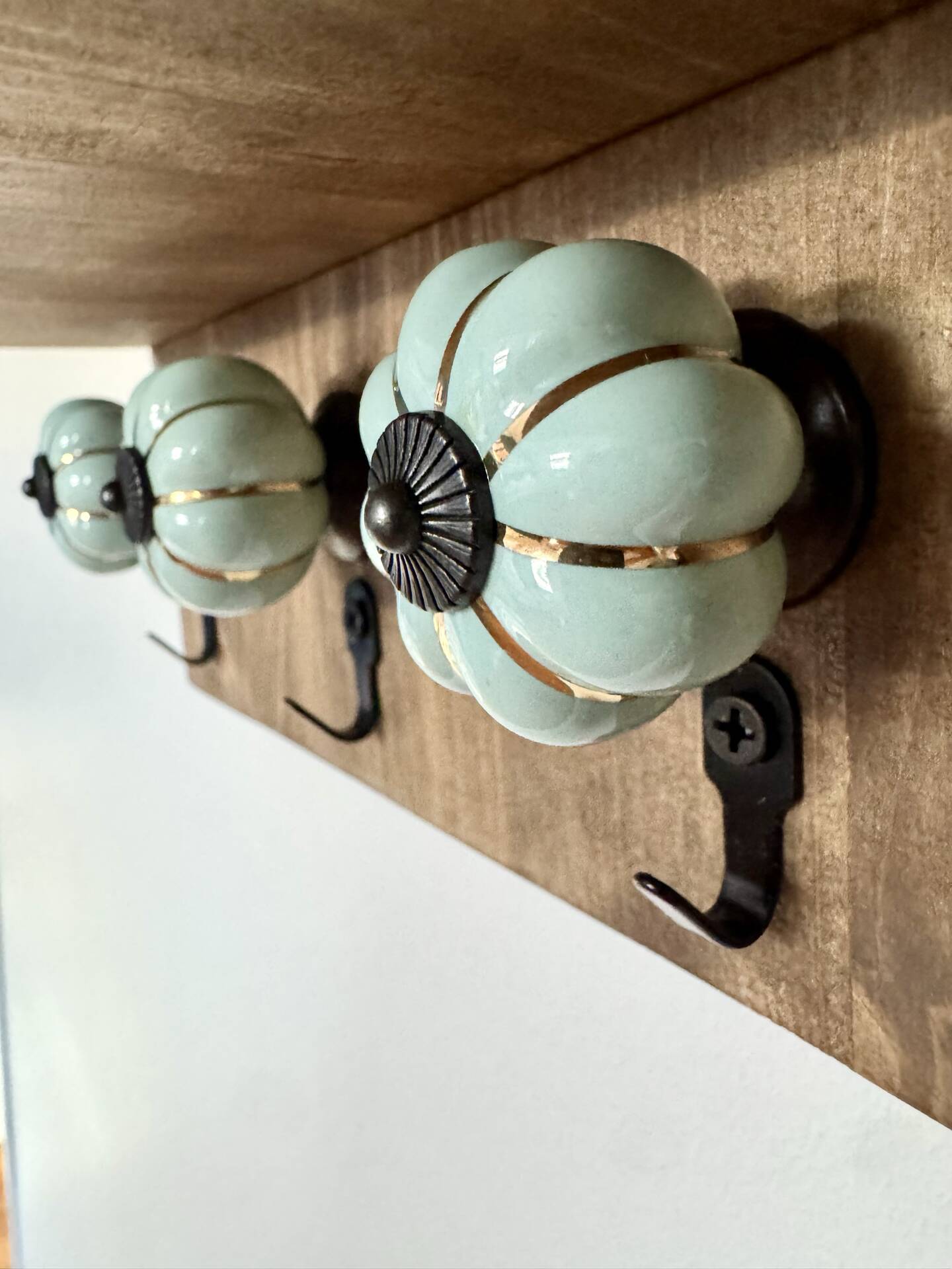Wall key holder - entrance shelf - wall organiser