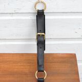 Étagère en orme et cuir, distribuée par la Galerie Maison et Jardin années 60