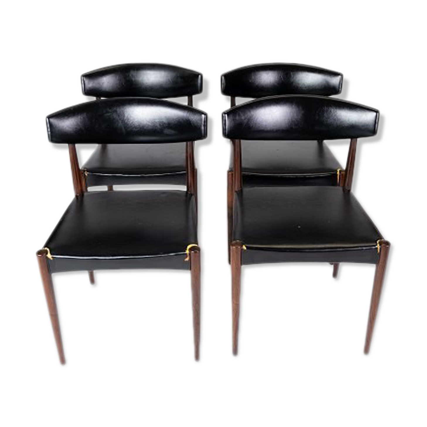 Set of four dining room chairs in rosewood and black leather of danish design from the 1960s.