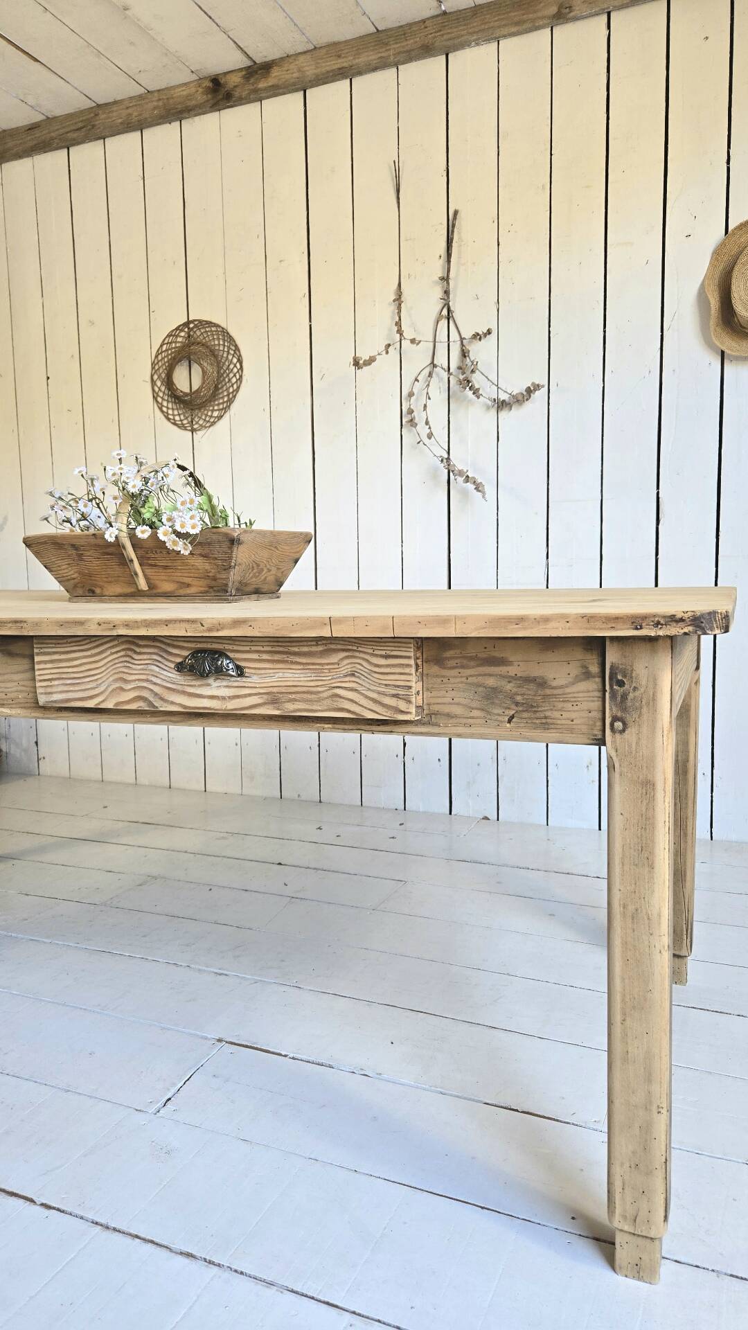 Farm table